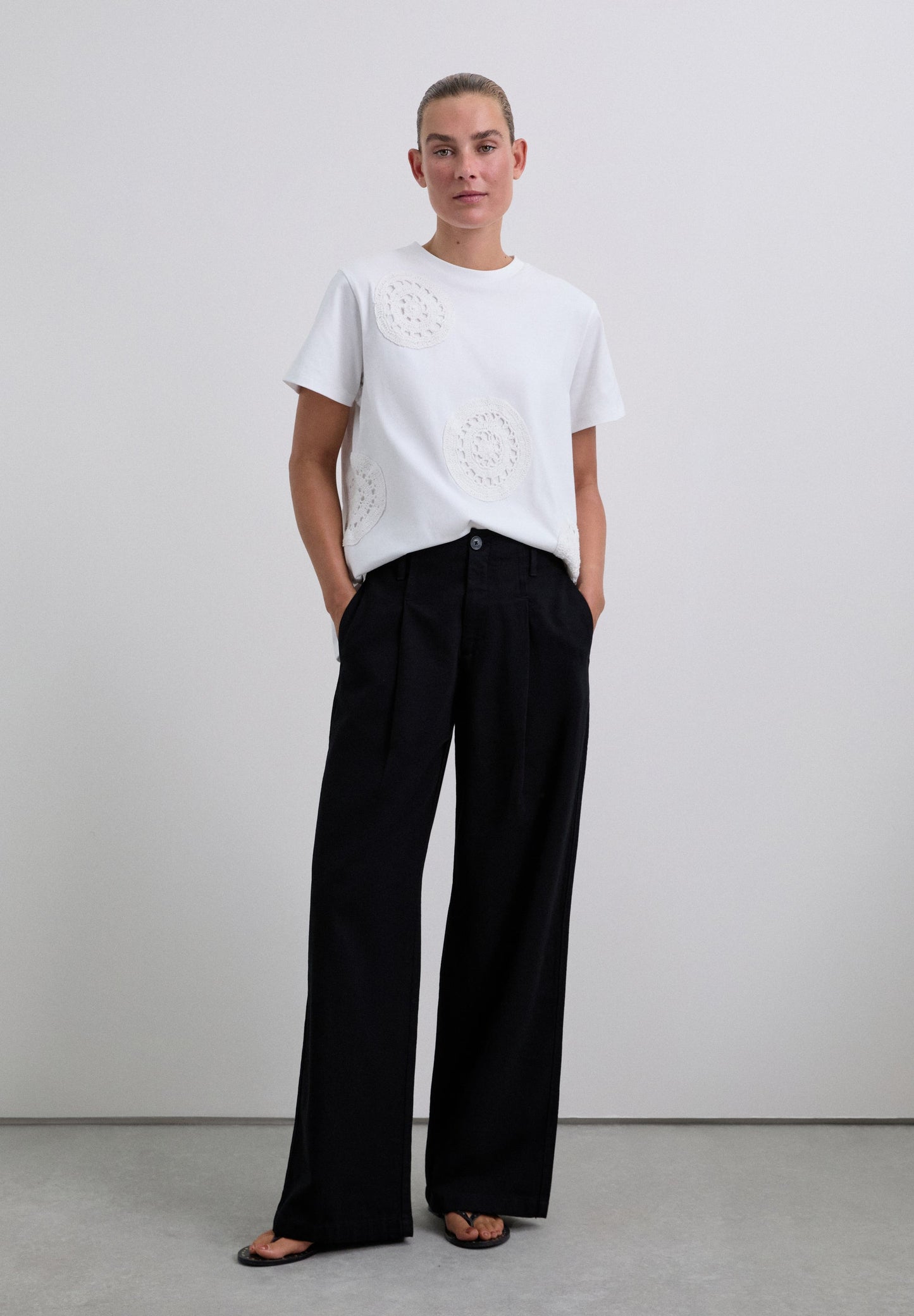 T-SHIRT MIT HÄKELSPITZE