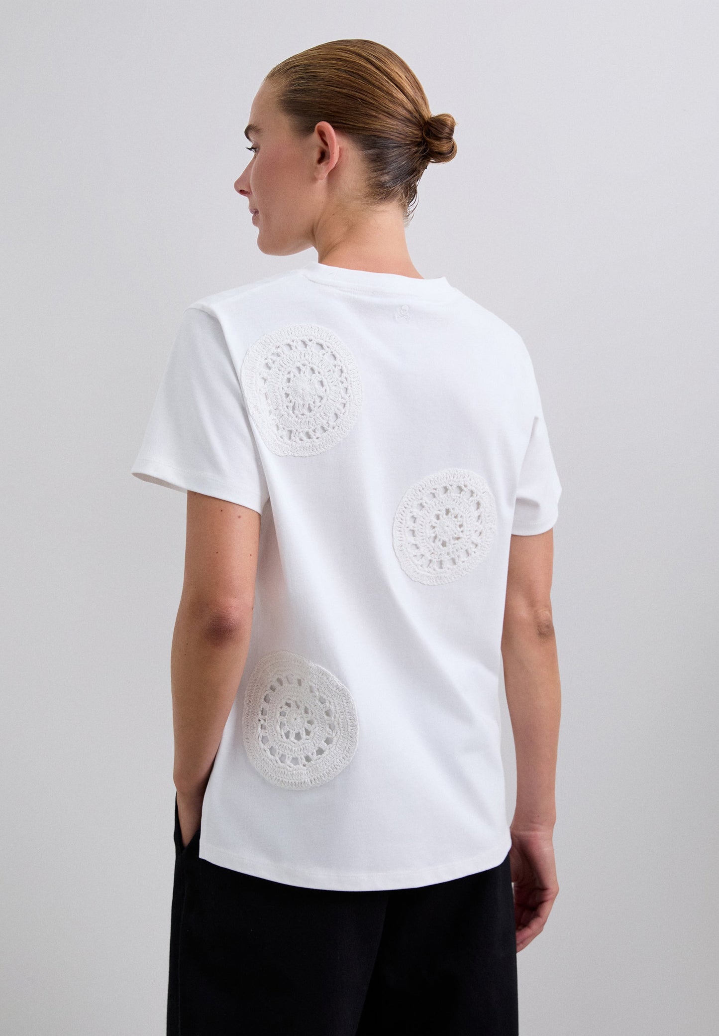 T-SHIRT DÉTAILS CROCHET