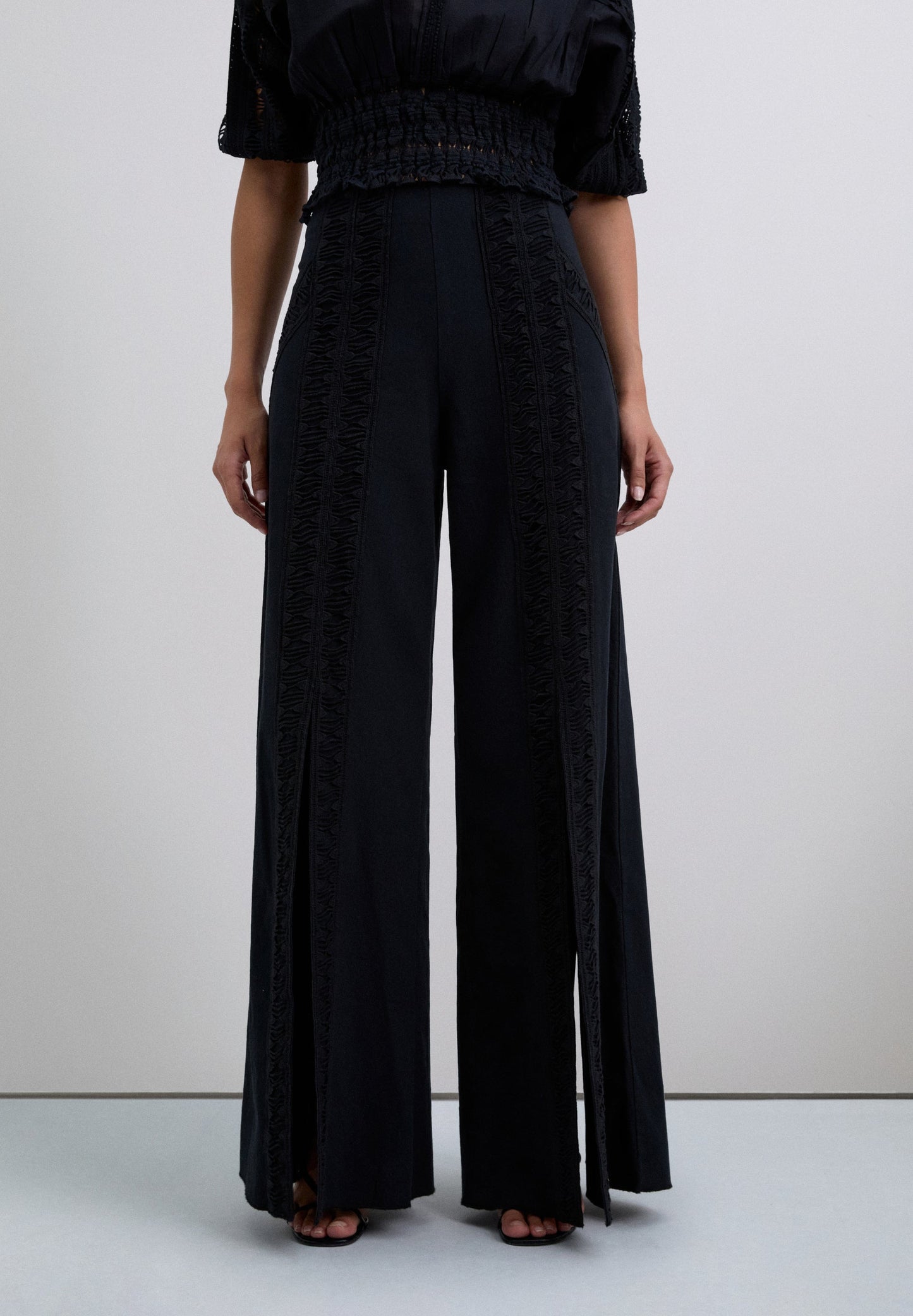 PANTALON FENDU BRODÉ