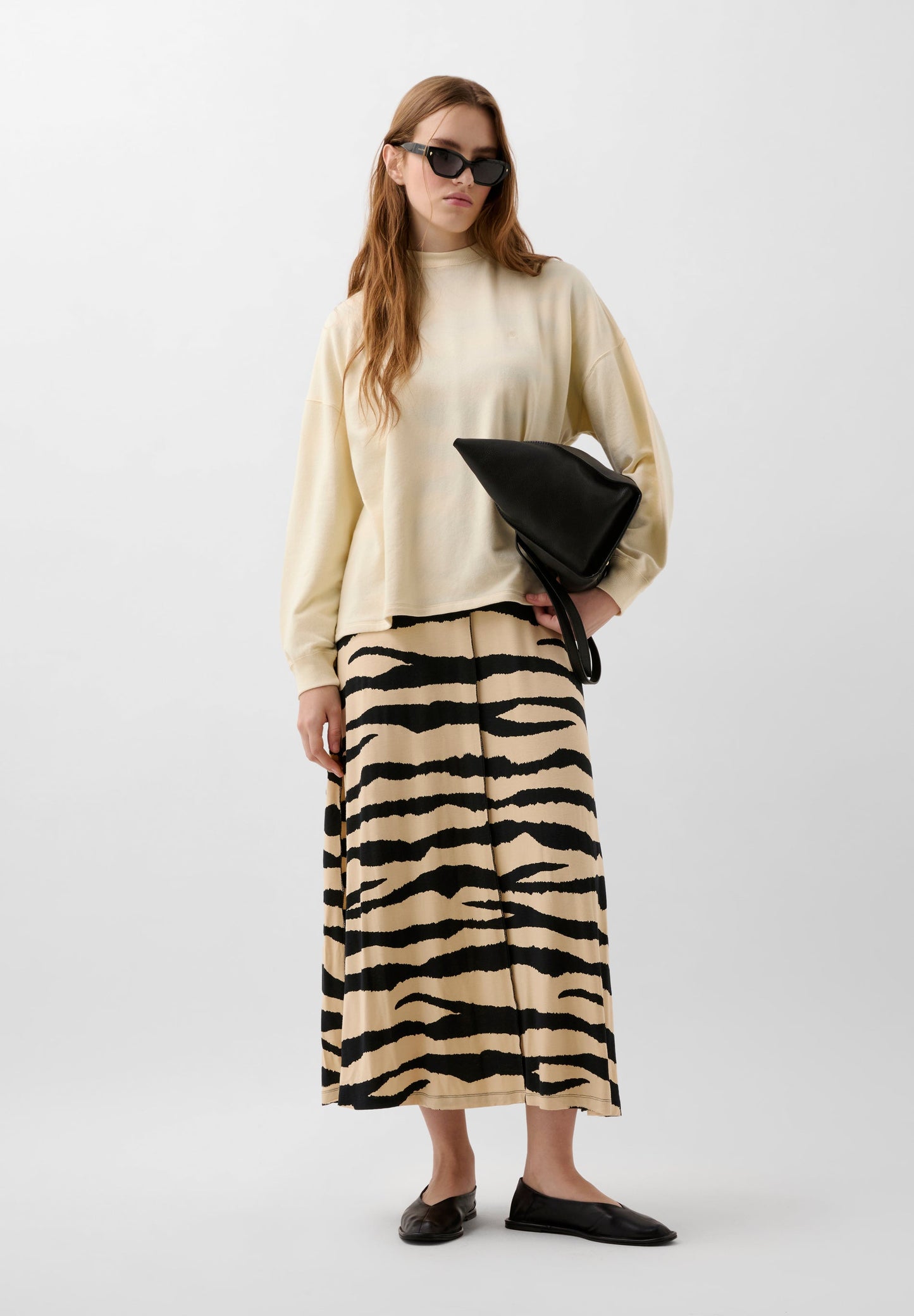 SWEAT SKULL BRODÉ TON SUR TON