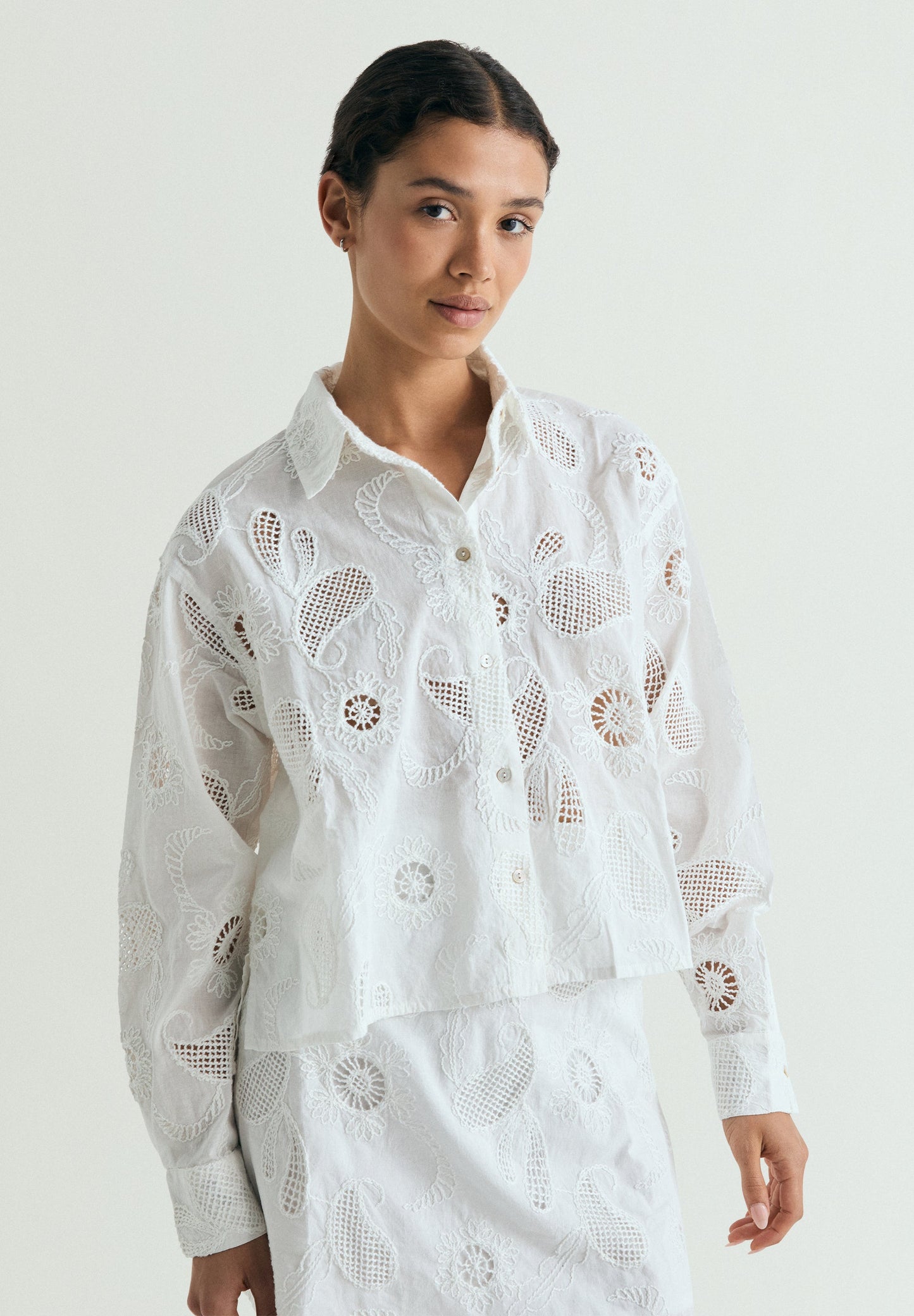 CAMICIA RICAMI TRAFORATA