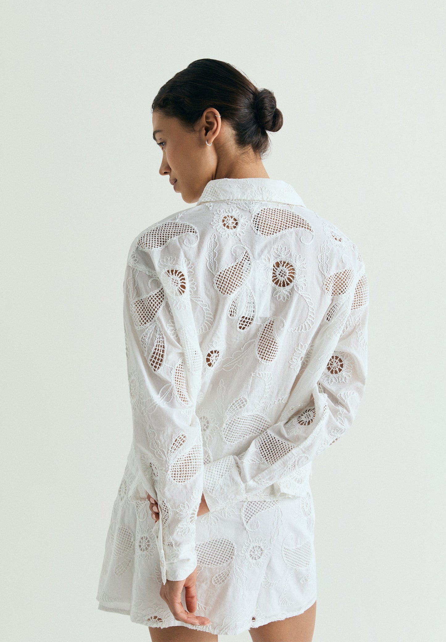 CAMICIA RICAMI TRAFORATA