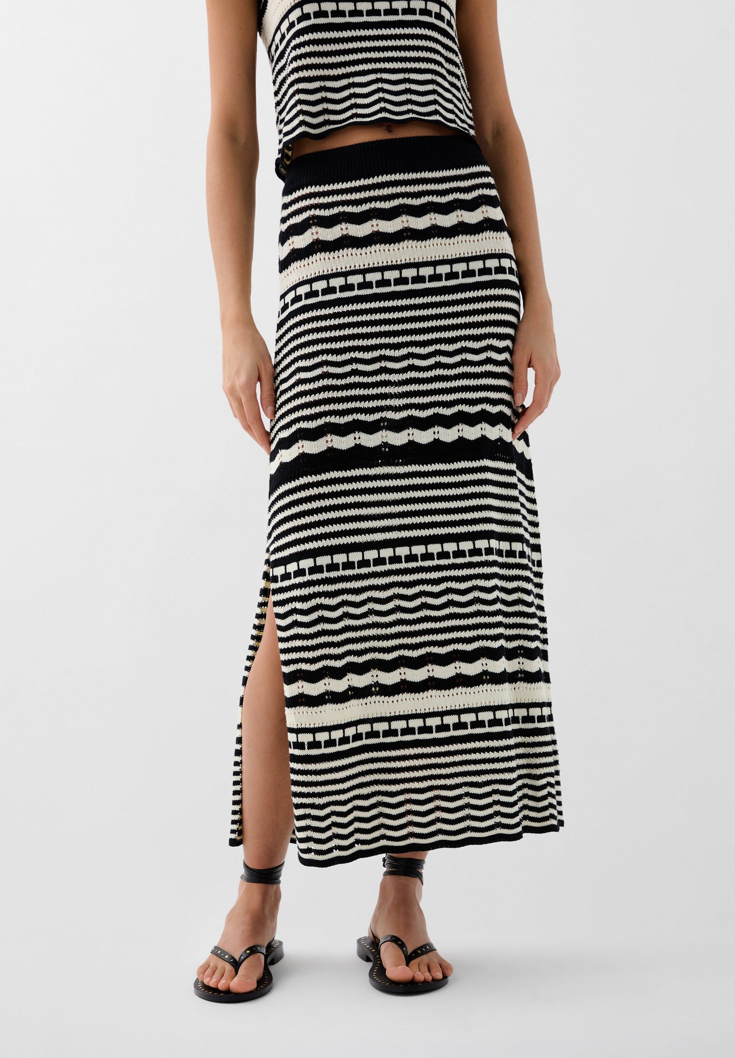 STRIPED KNIT SKIRT