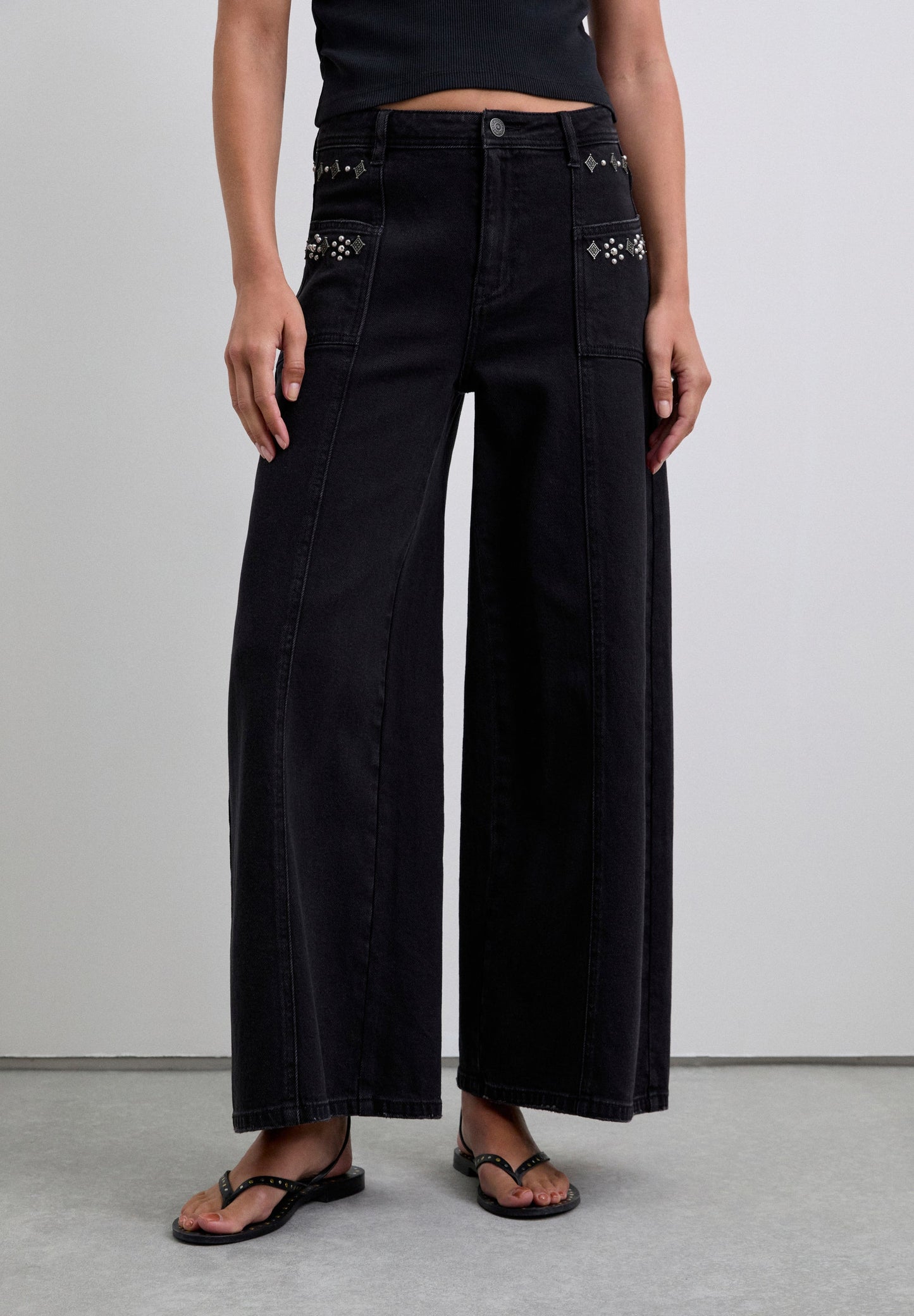 SC DENIM-HOSE IM CULOTTE-STIL MIT NIETEN