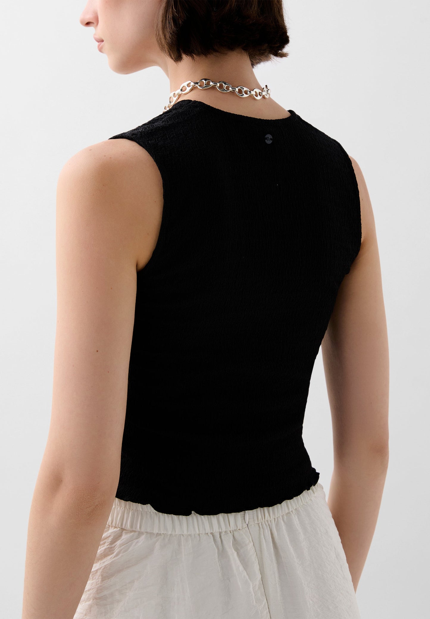 TOP WITH KNOT DETAIL