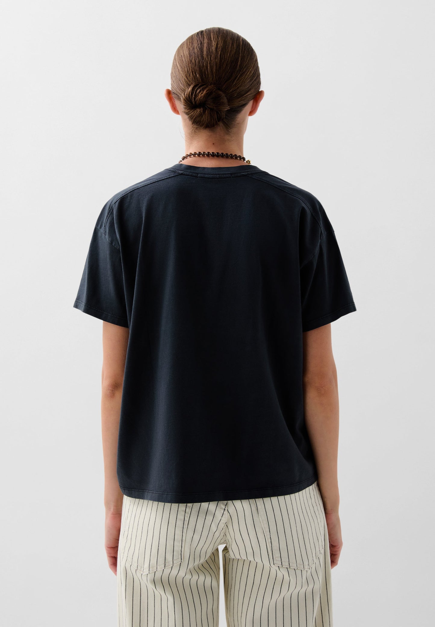 BASIC V-NECK T-SHIRT
