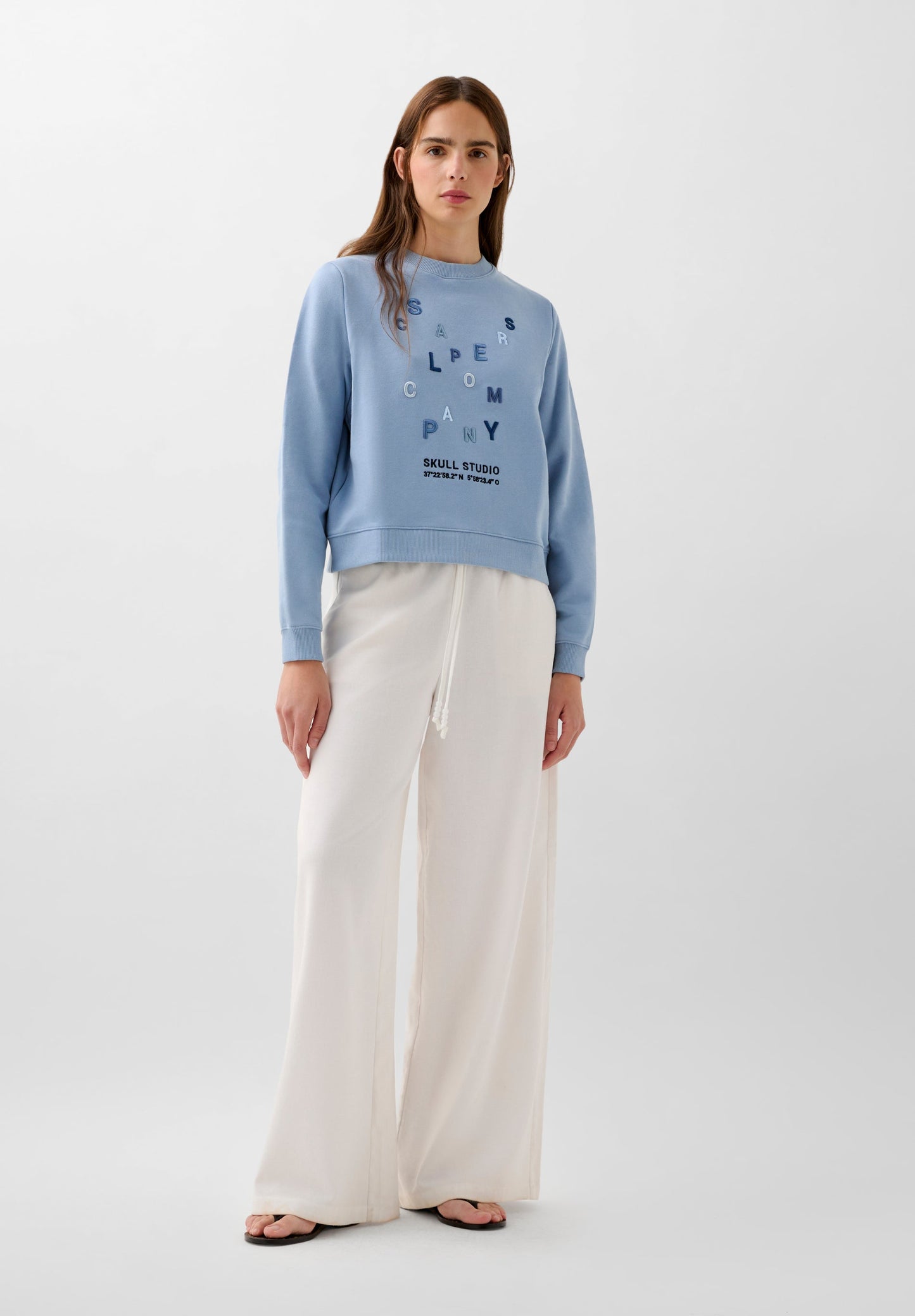 SWEATSHIRT WITH EMBROIDERED LETTERS