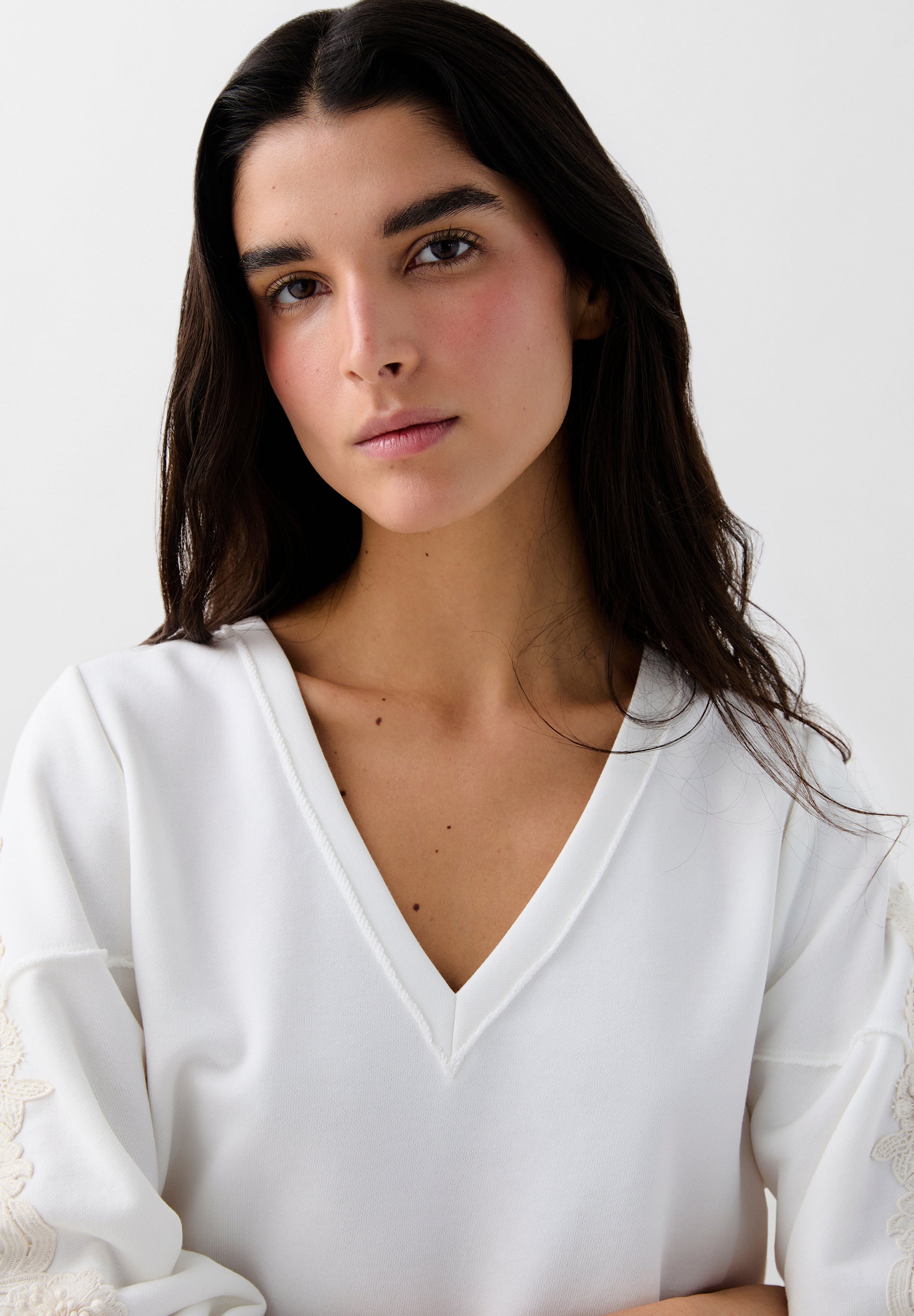 SC GUIPURE V-NECK SWEATER