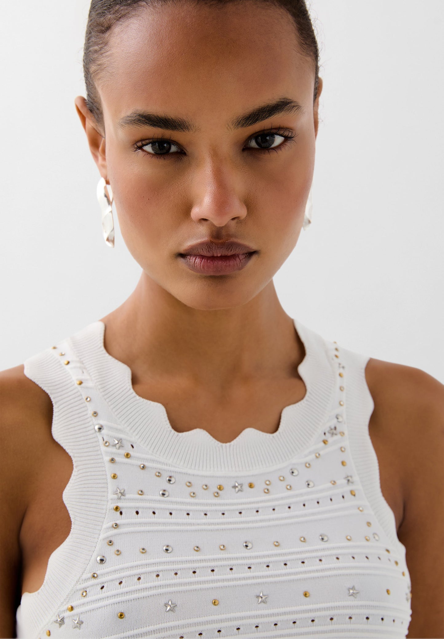 SC WHITE KNIT STUDS TOP