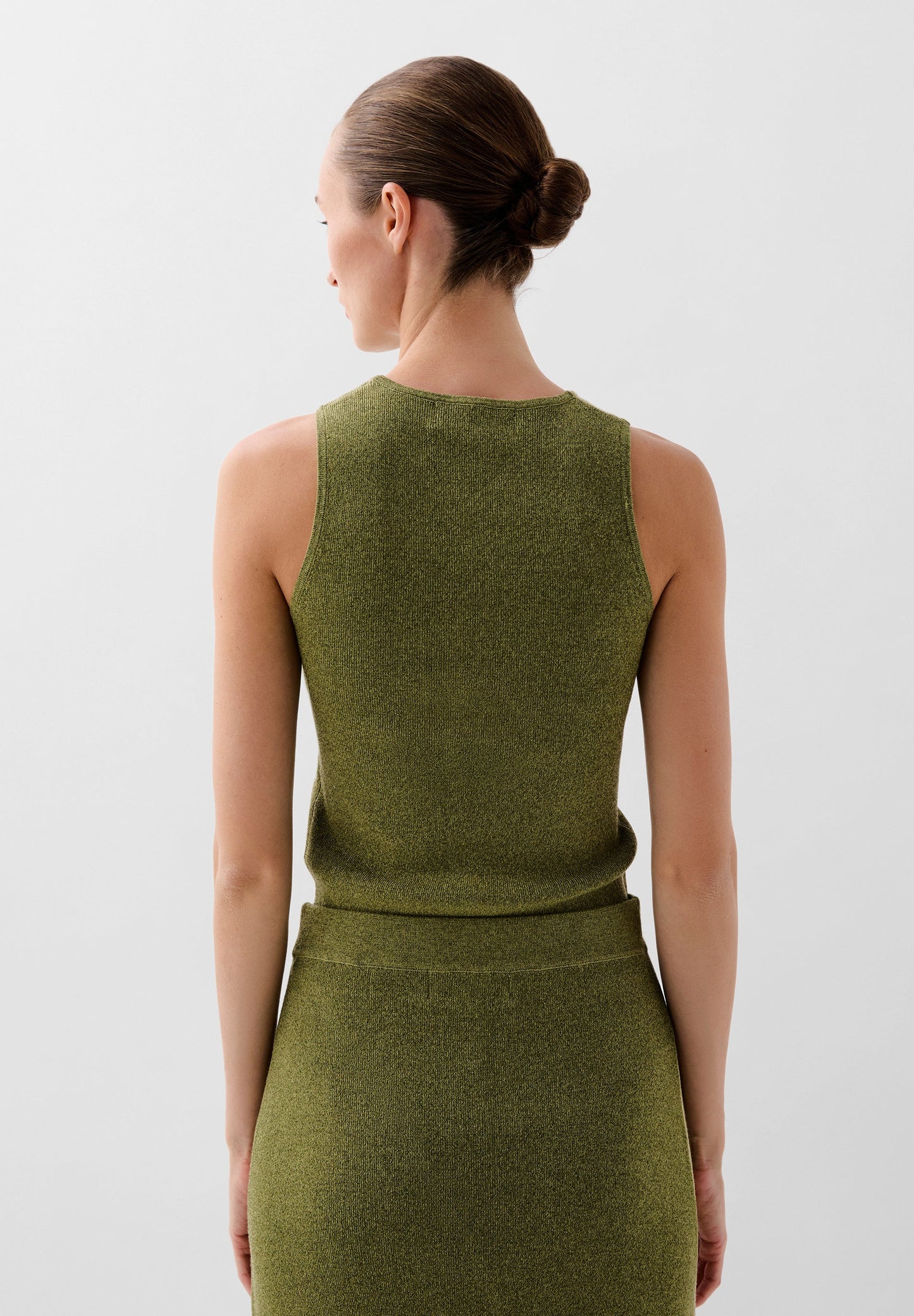 CONTRAST ASYMMETRIC TOP