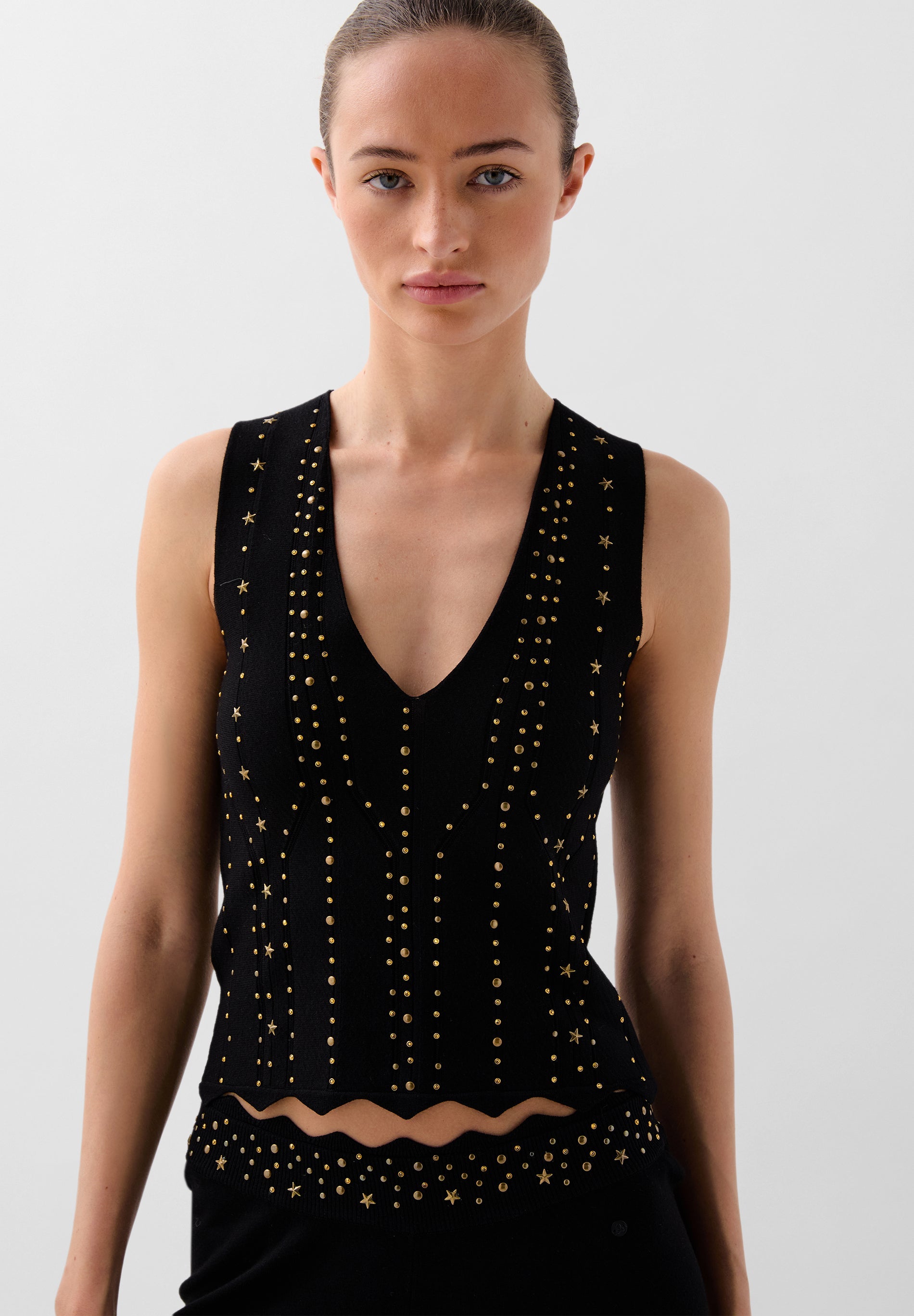KNIT TOP WITH SEQUINNED DETAIL