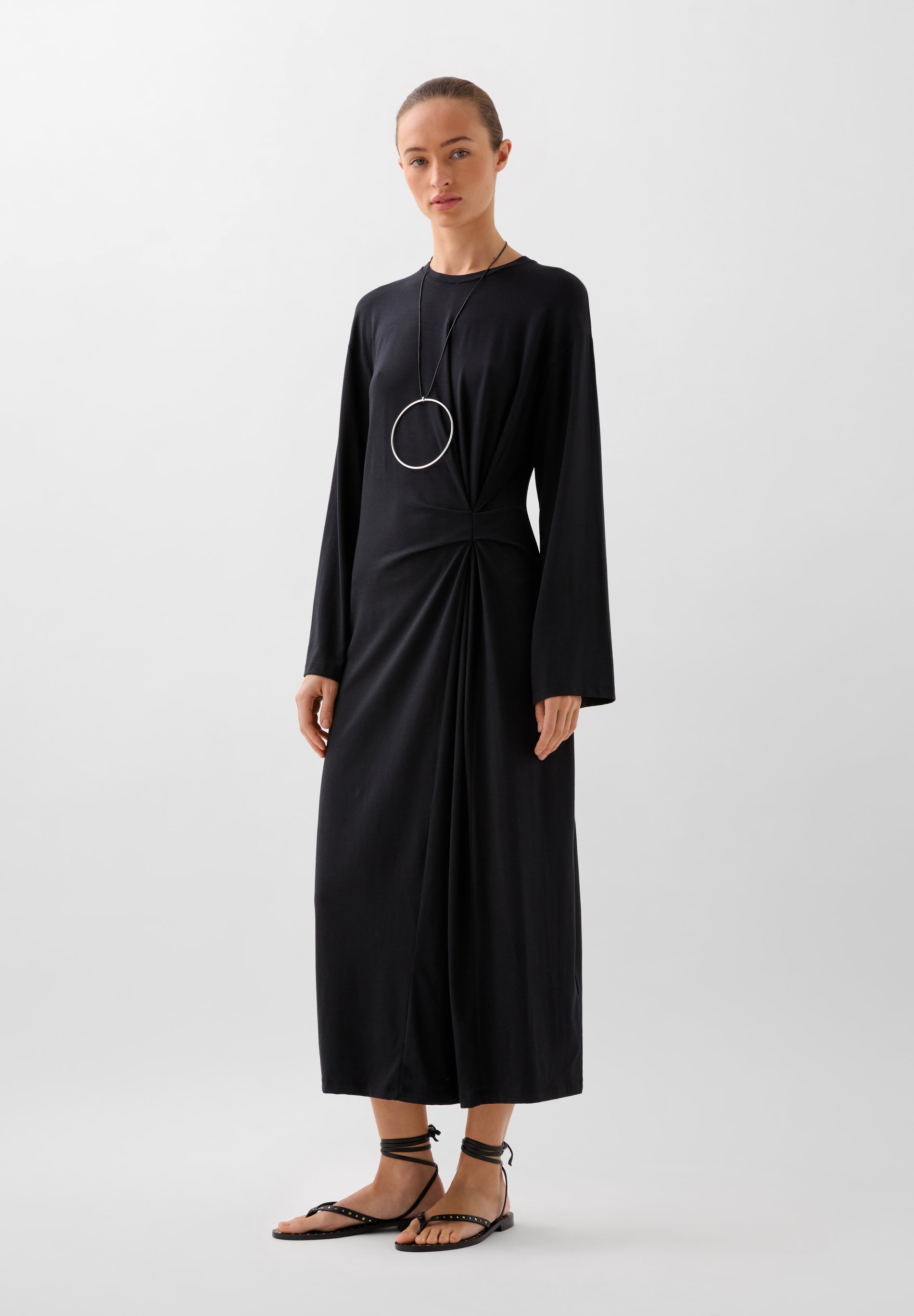 FLOWING DRESS WITH KNOT DETAIL