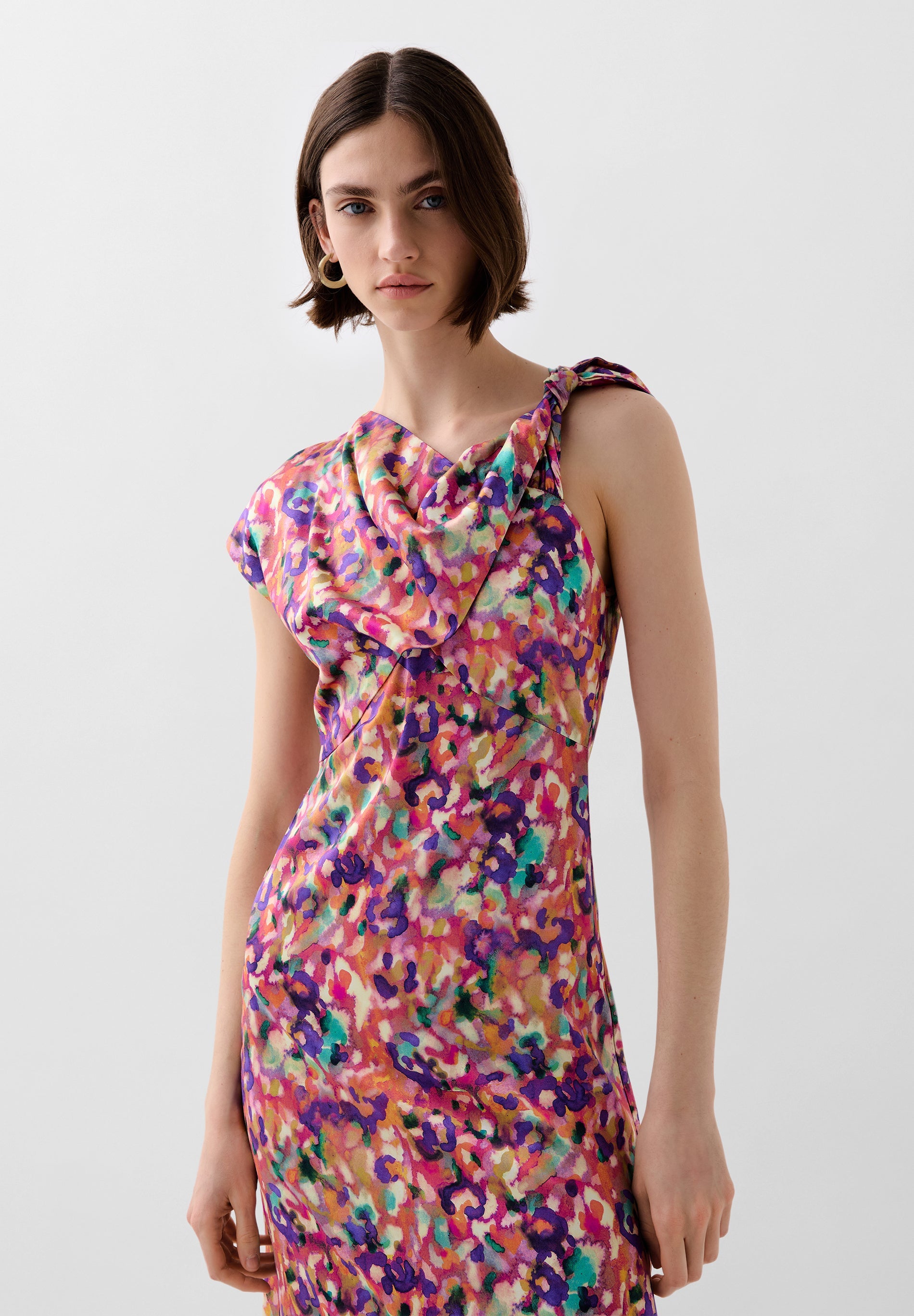 MIDI DRESS WITH NECKLINE DETAIL