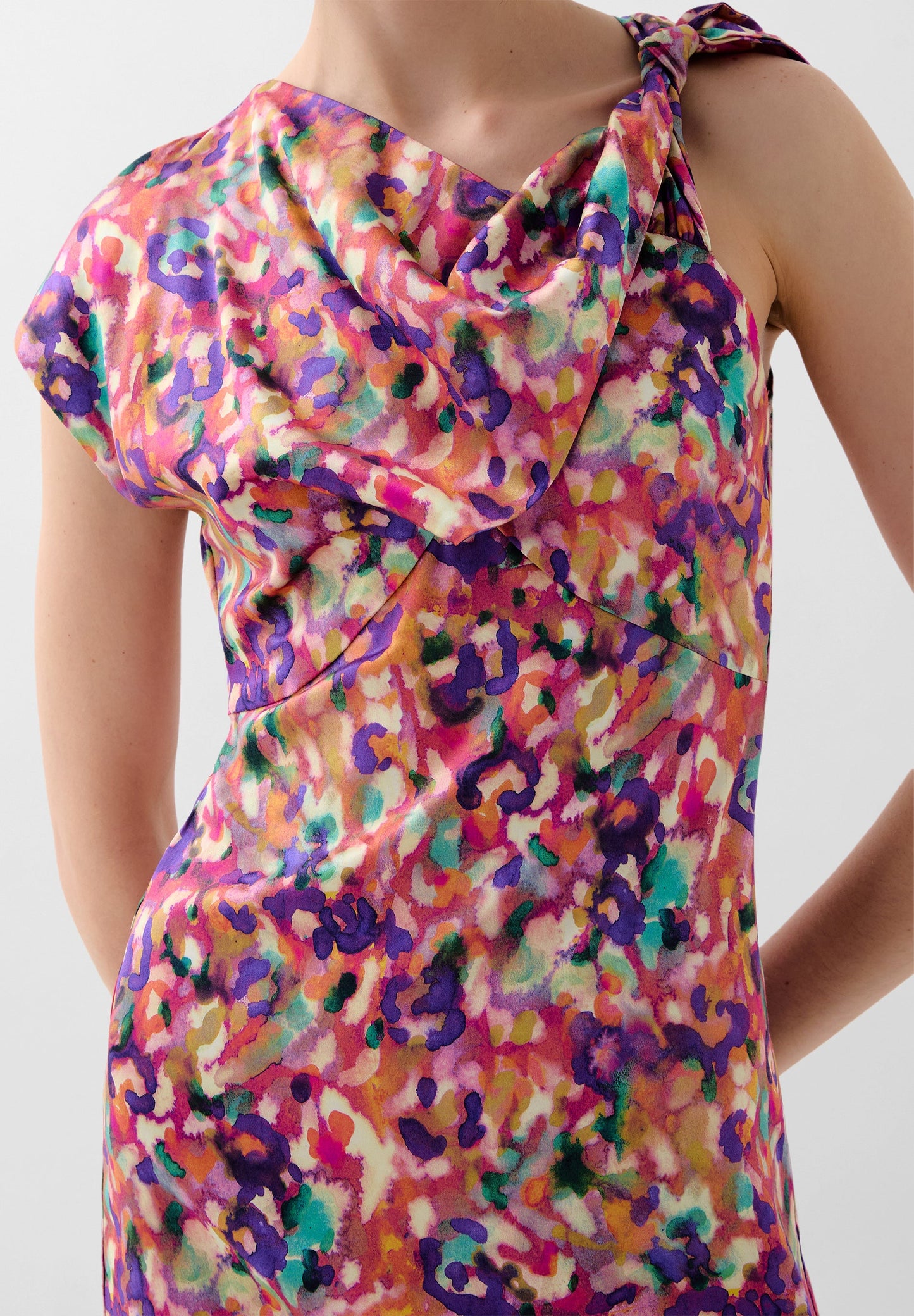 MIDI DRESS WITH NECKLINE DETAIL
