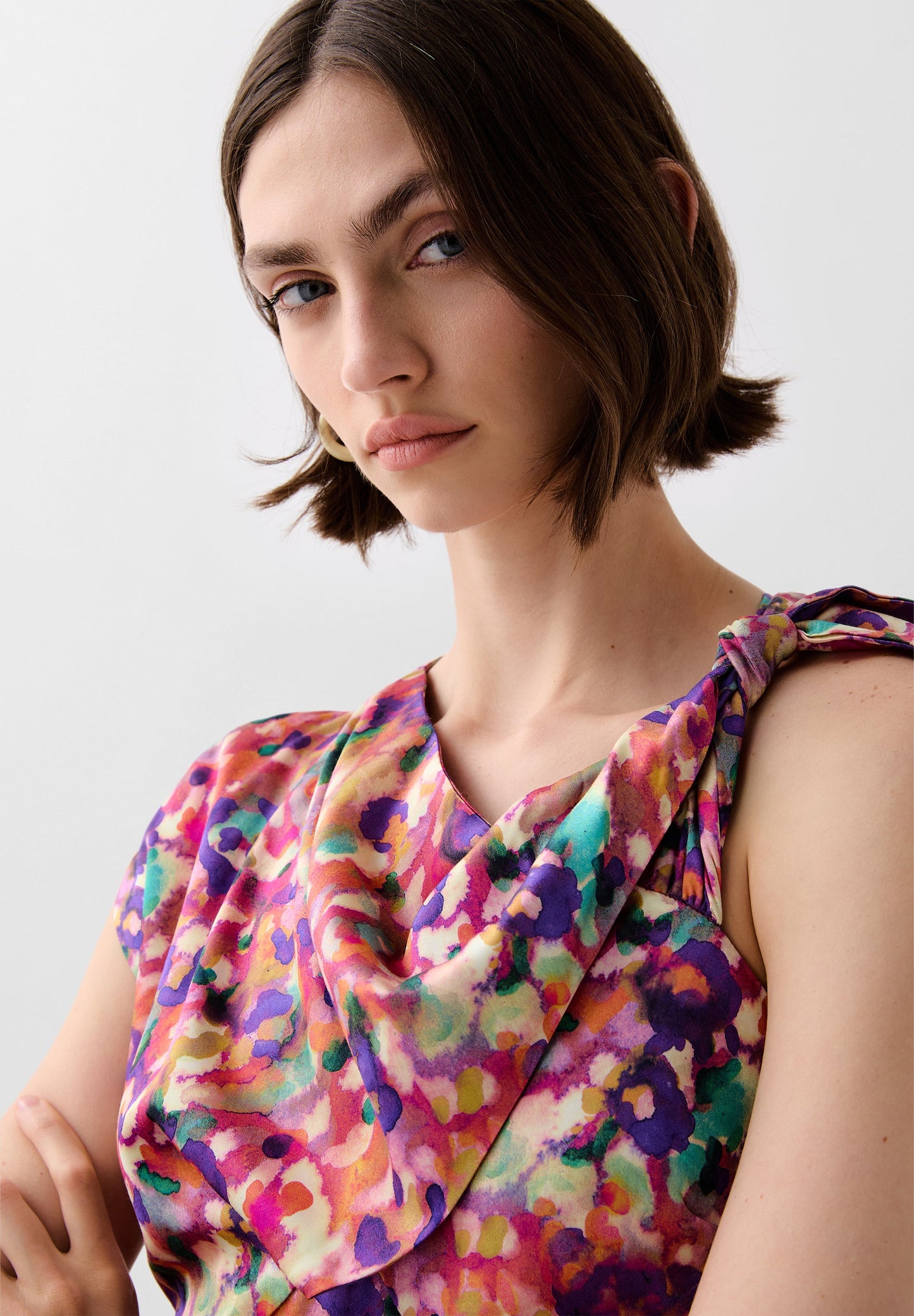 MIDI DRESS WITH NECKLINE DETAIL