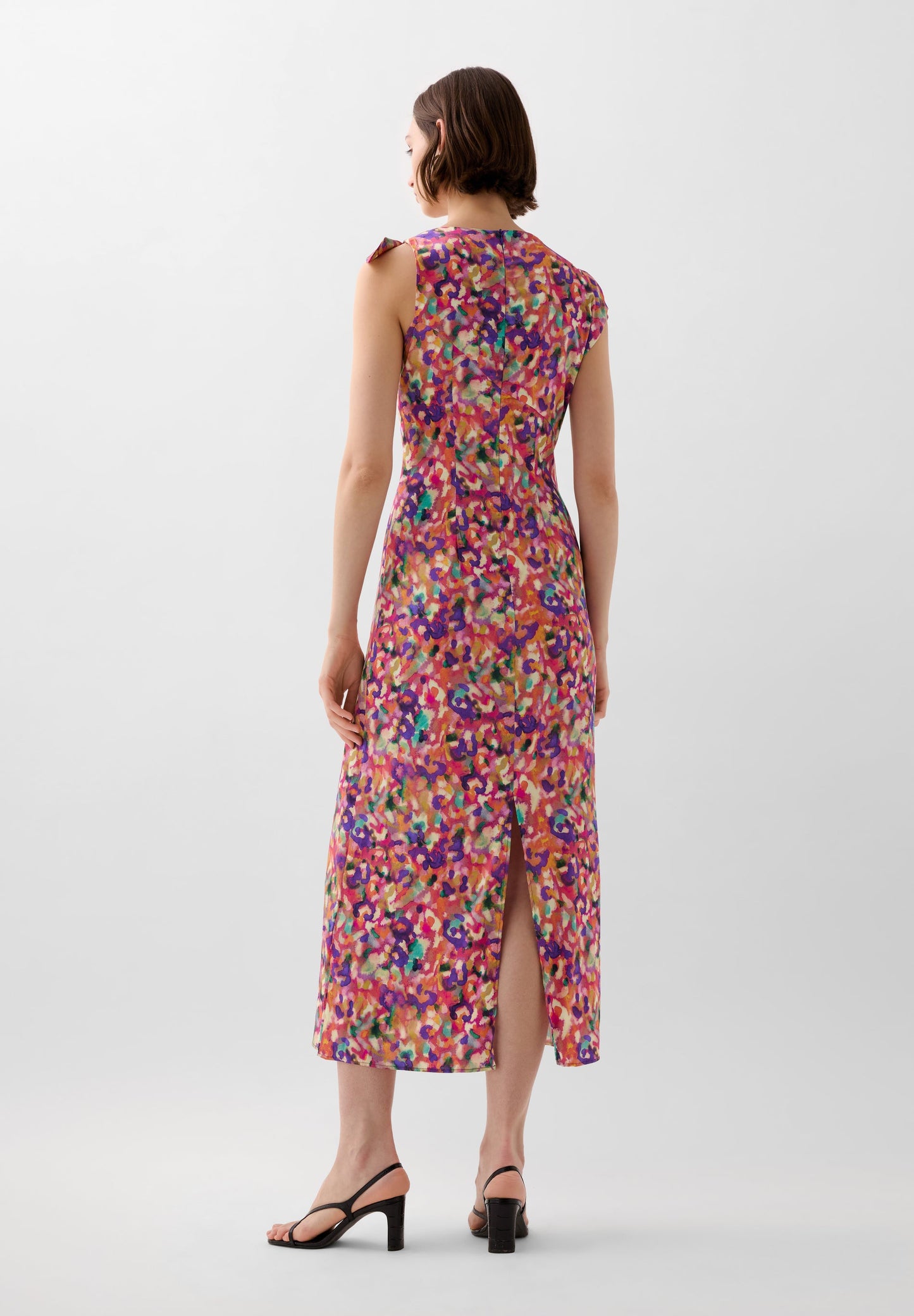 MIDI DRESS WITH NECKLINE DETAIL