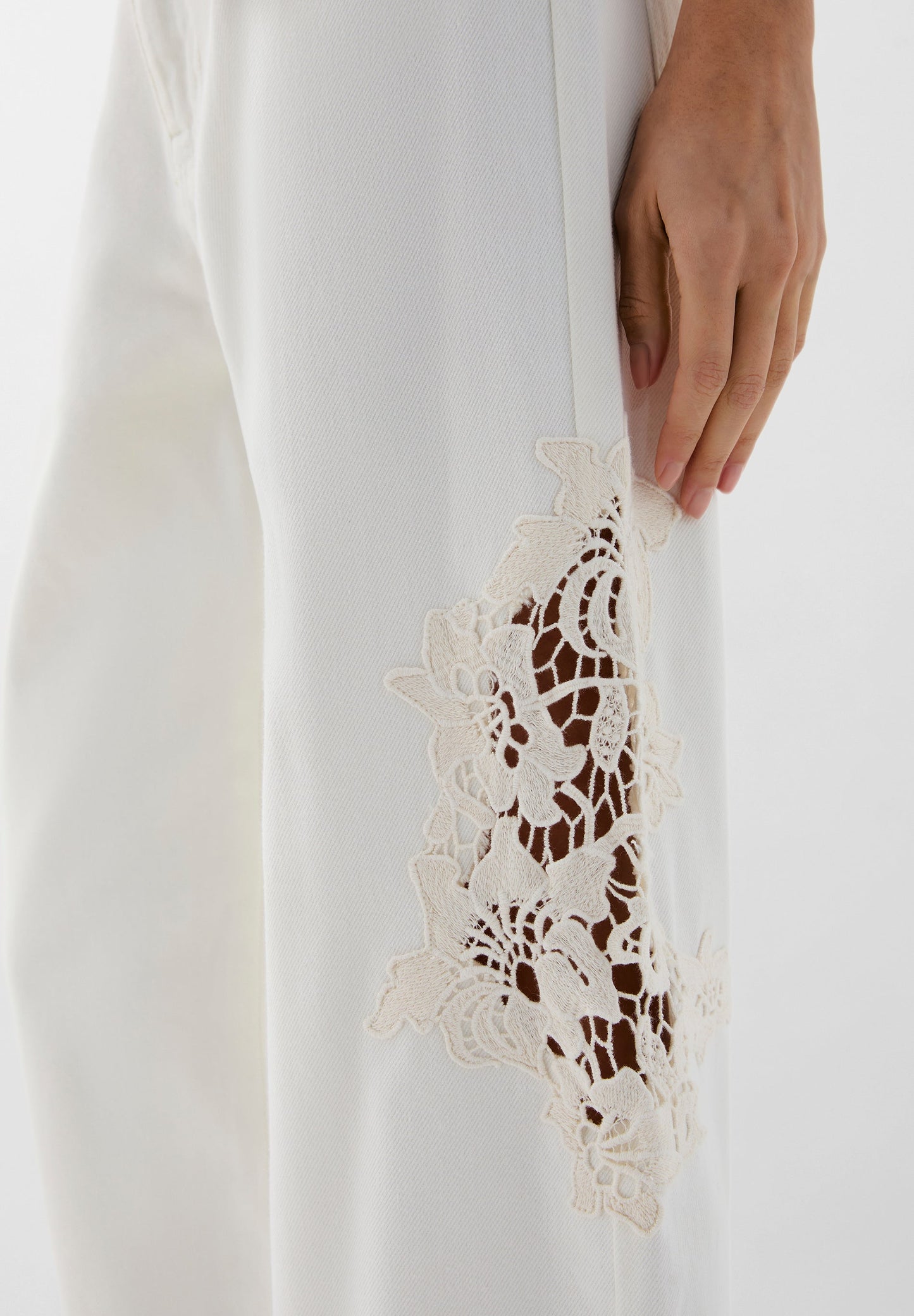 PANTALON EN DENIM À PATCHS SCGUIPOUR