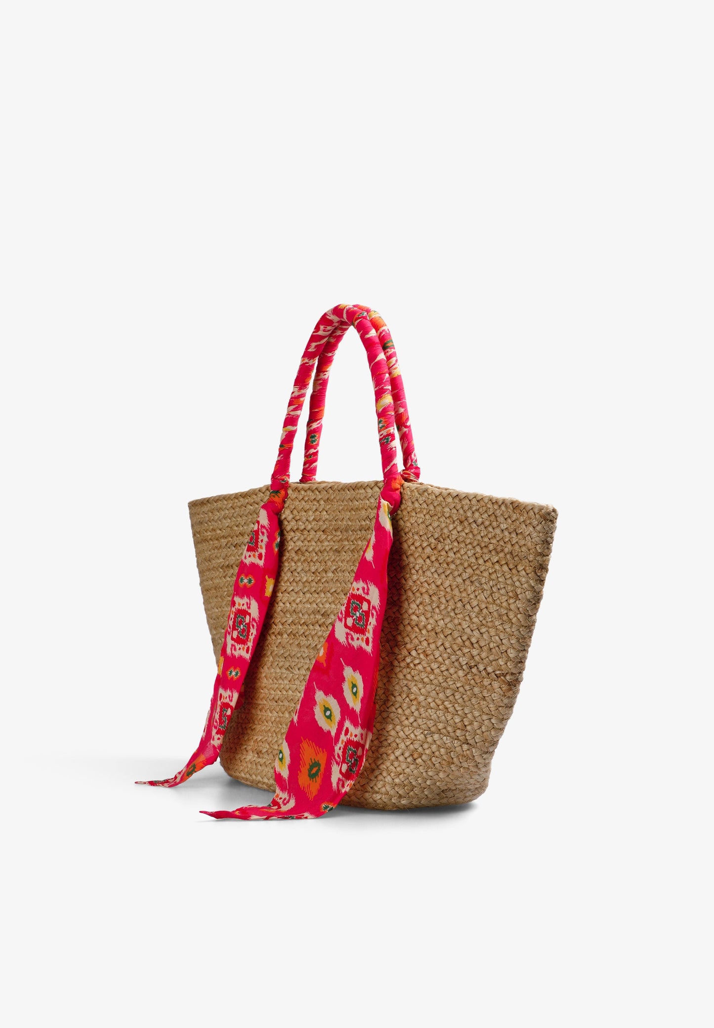RAFFIA HANDKERCHIEF HANDLE DETAIL