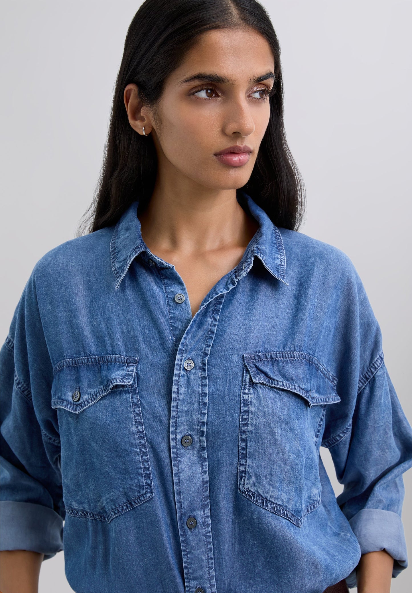 KURZER JUMPSUIT MIT DENIM-EFFEKT