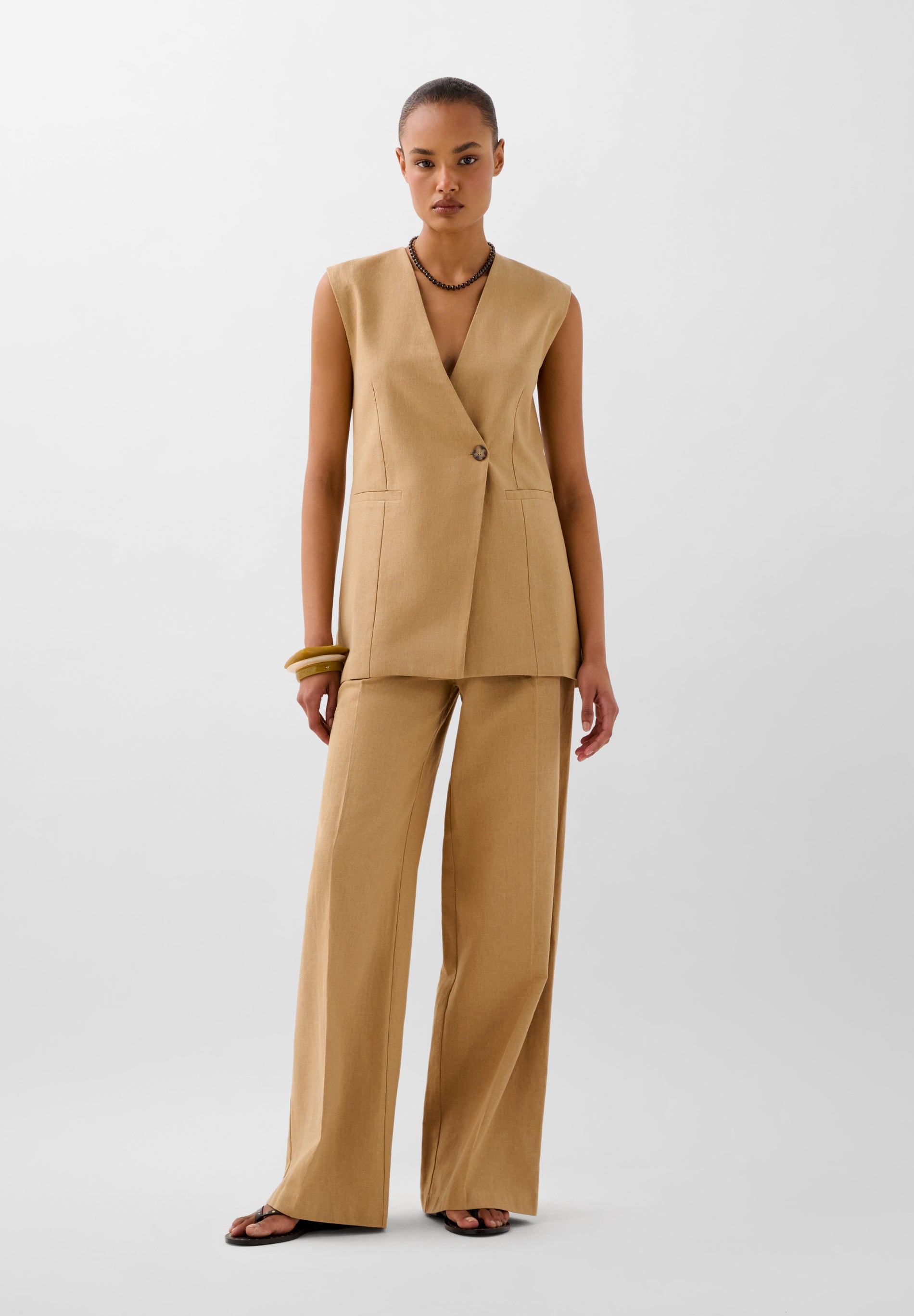 LINEN TROUSERS WITH DARTS