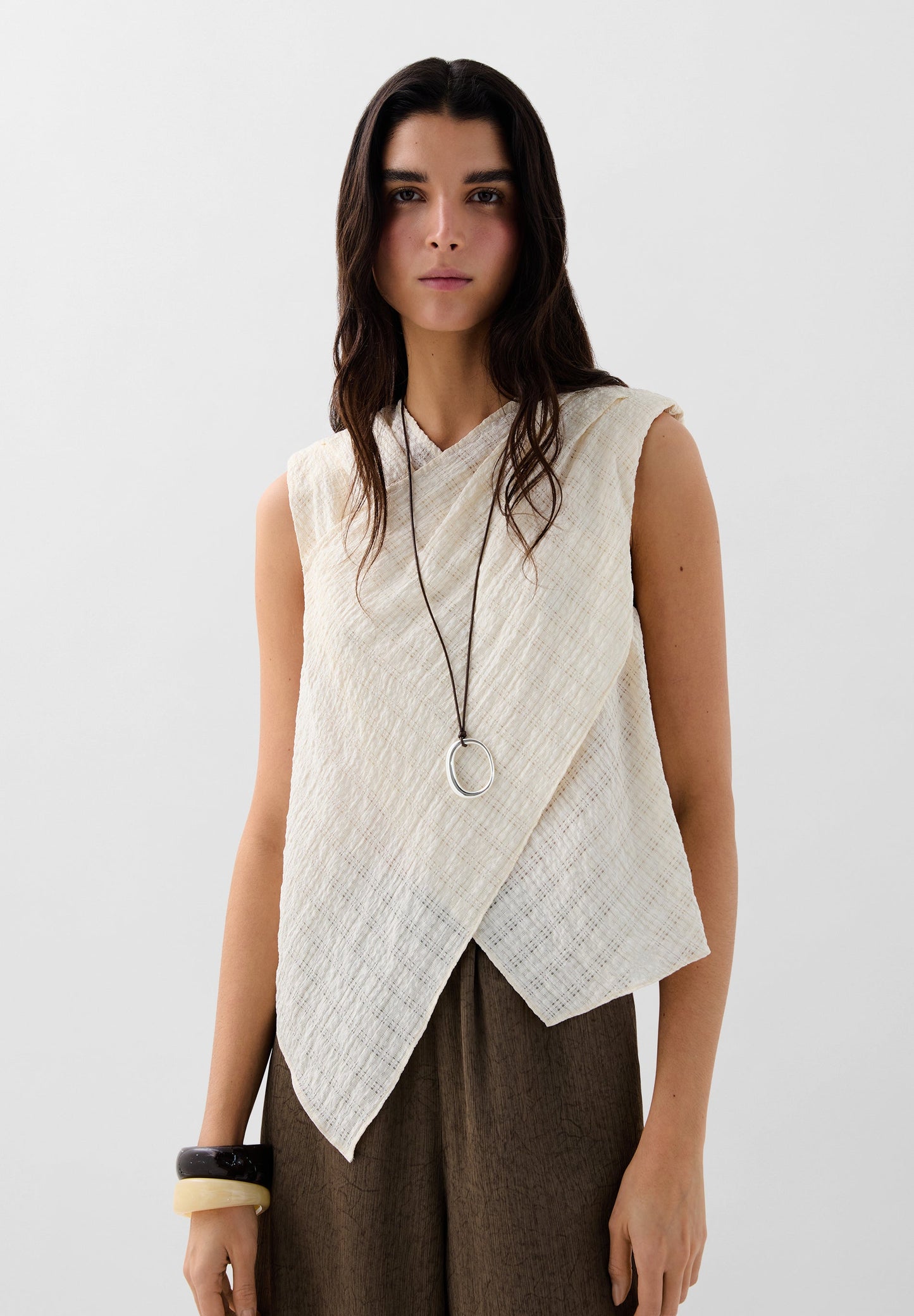 CROSSOVER TEXTURED TOP