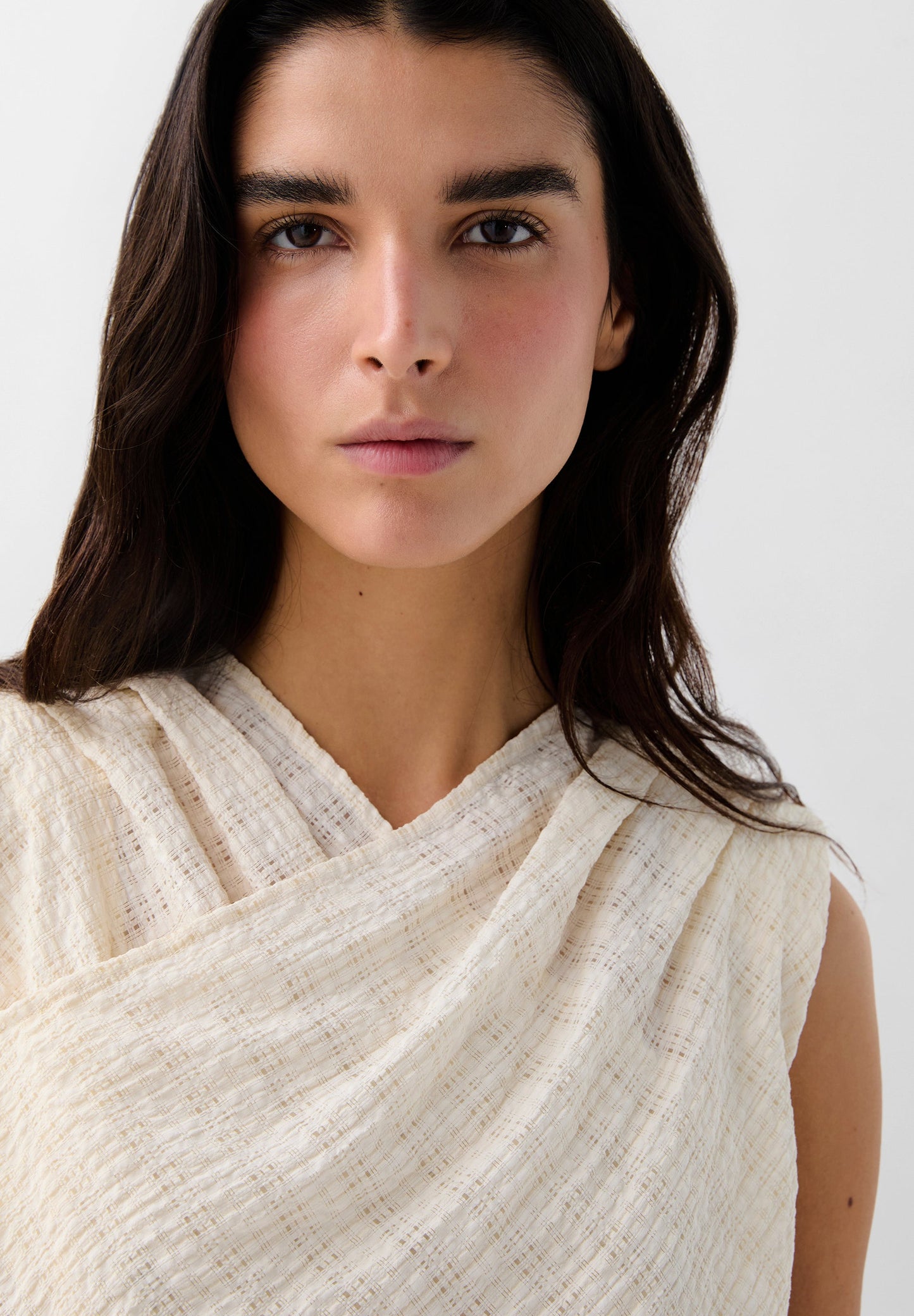 CROSSOVER TEXTURED TOP