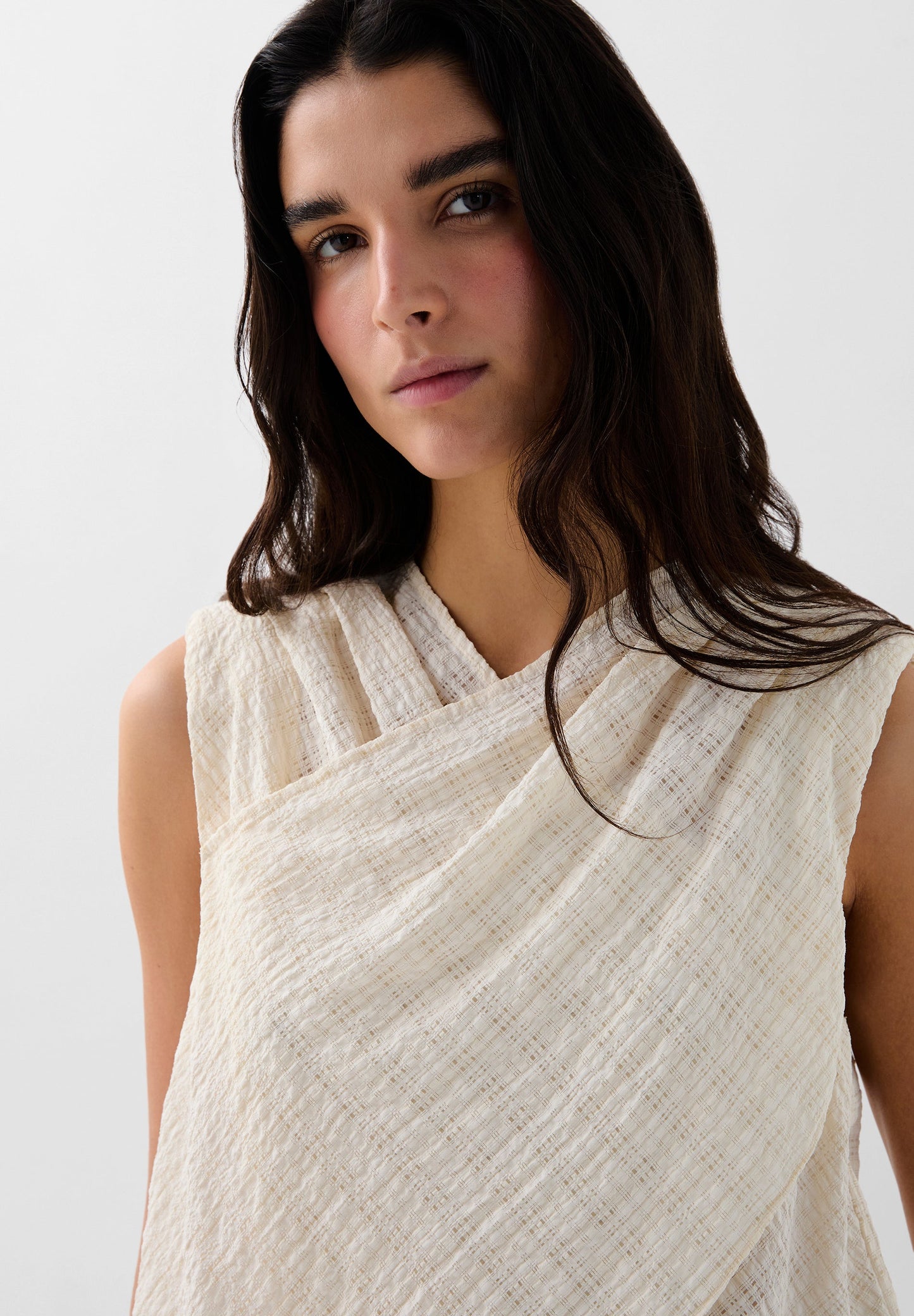 CROSSOVER TEXTURED TOP