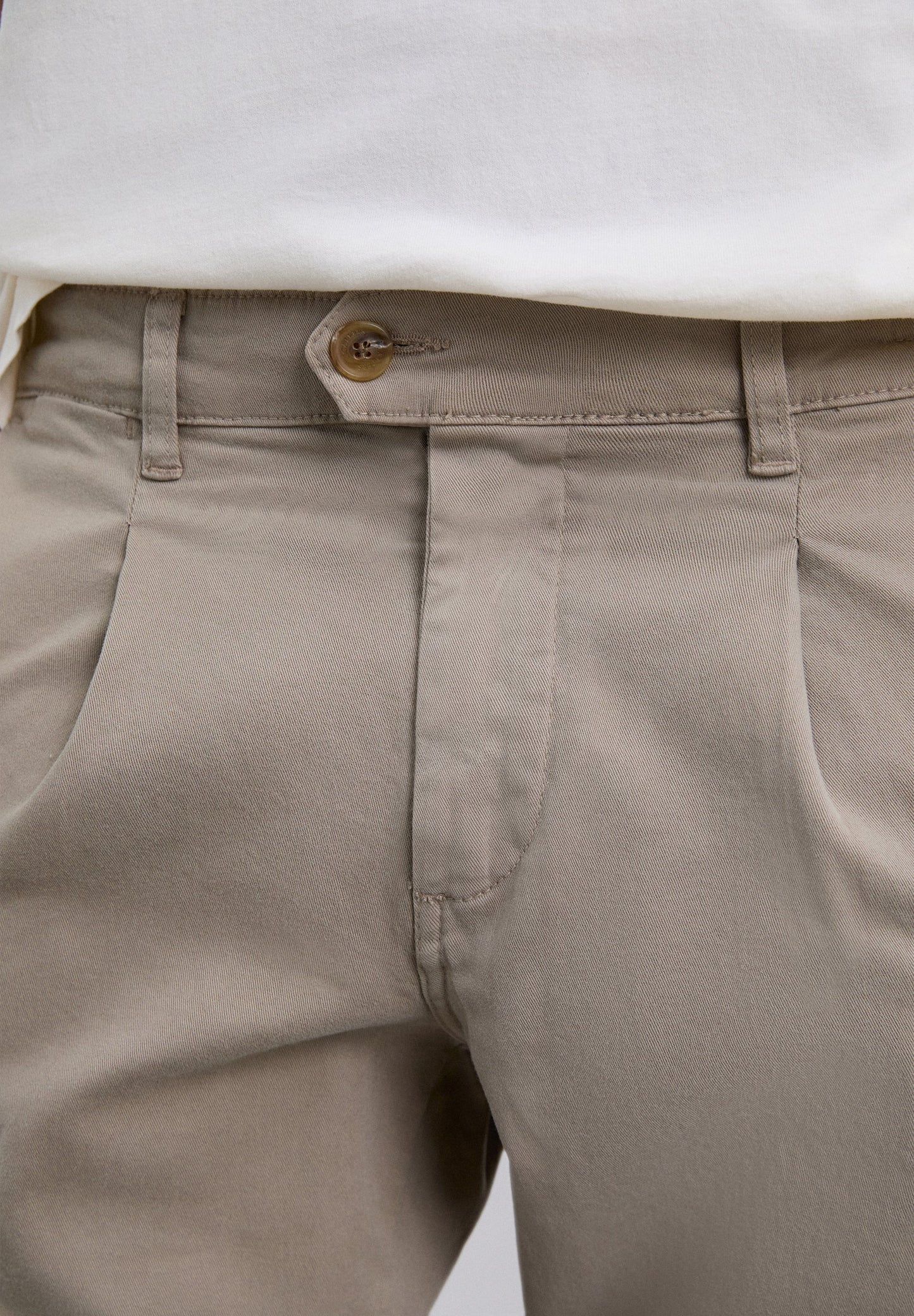 CHINOHOSE MIT BUNDFALTEN