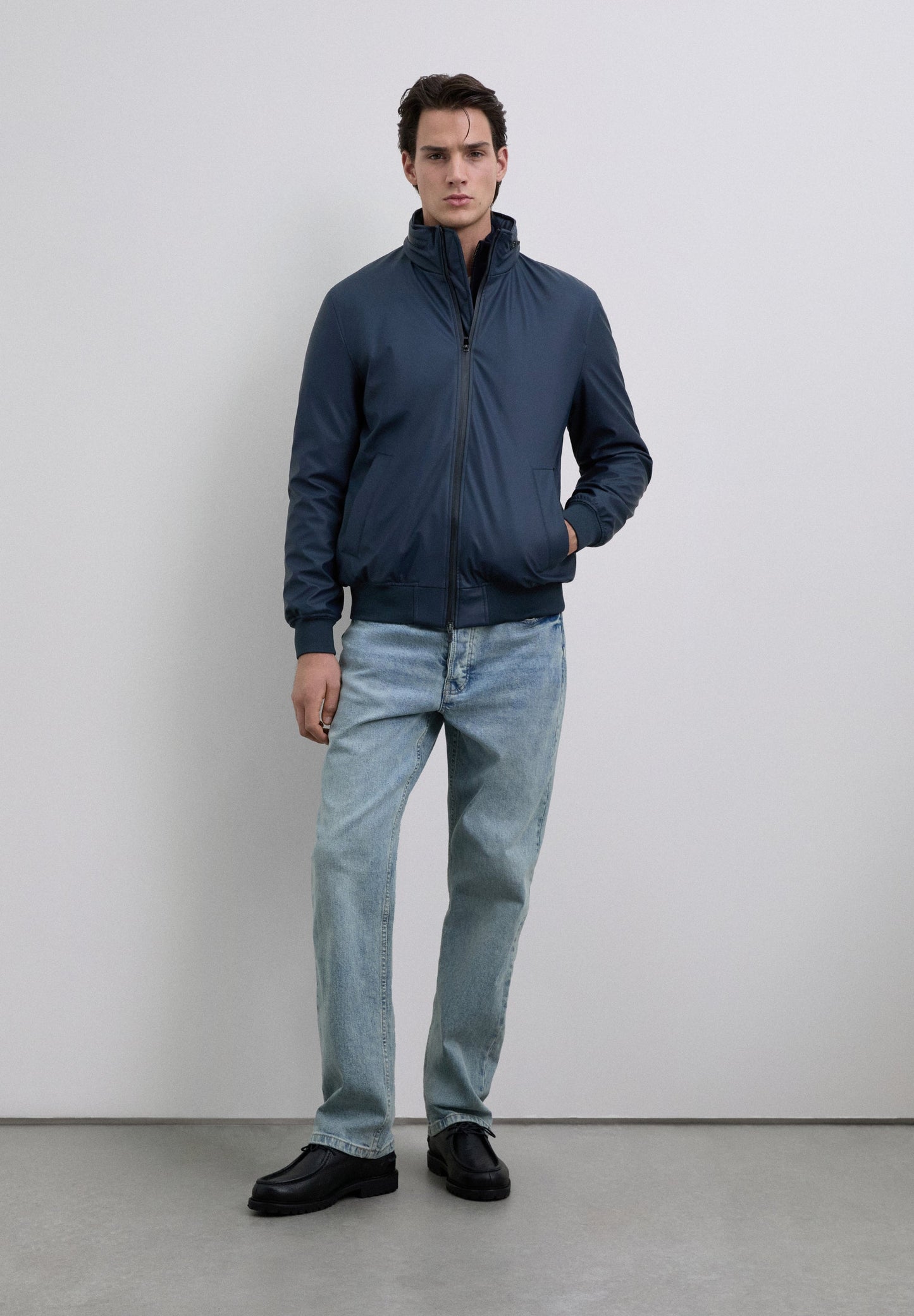 WASSERABWEISENDE JACKE MIT KAPUZE