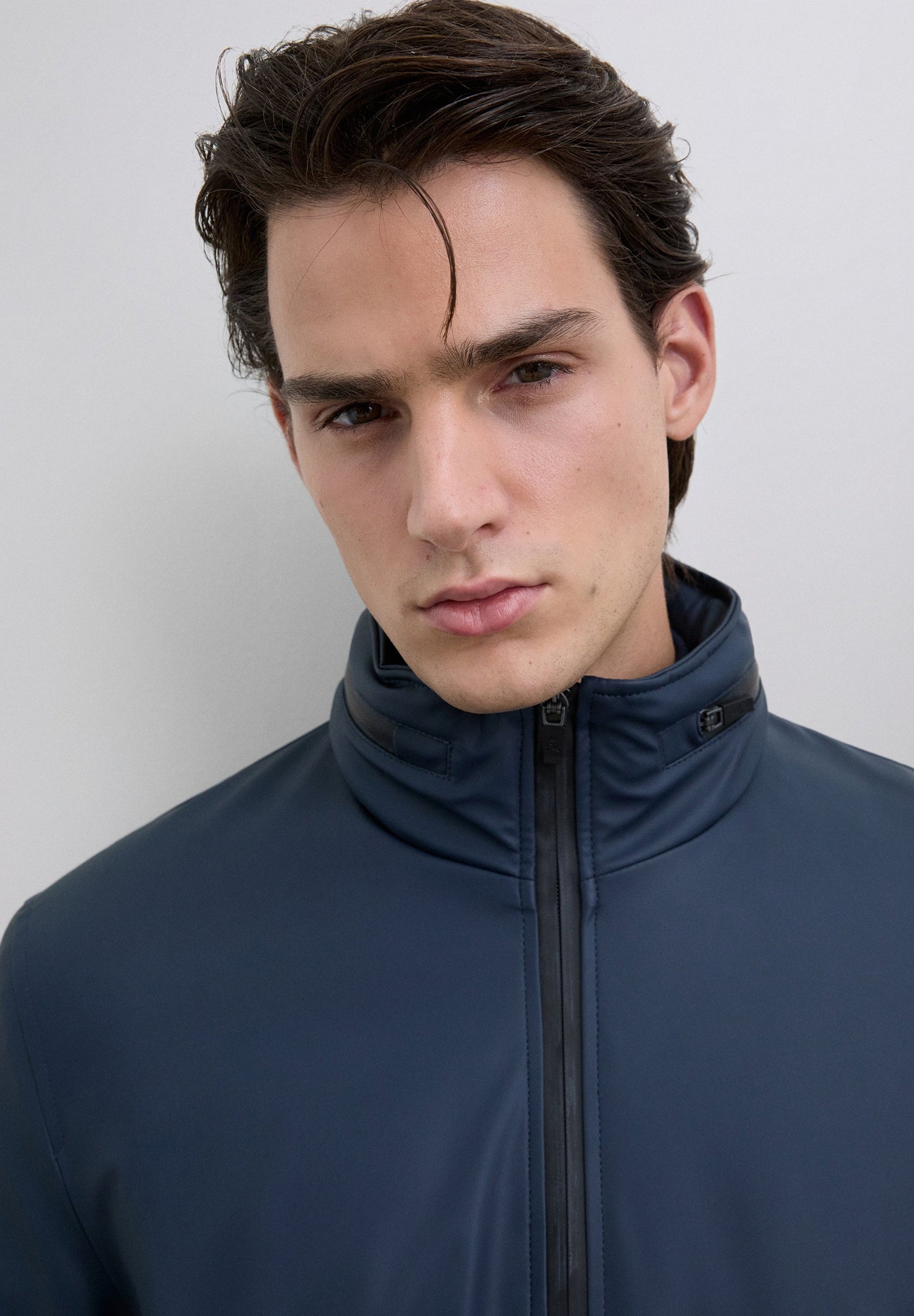 WASSERABWEISENDE JACKE MIT KAPUZE