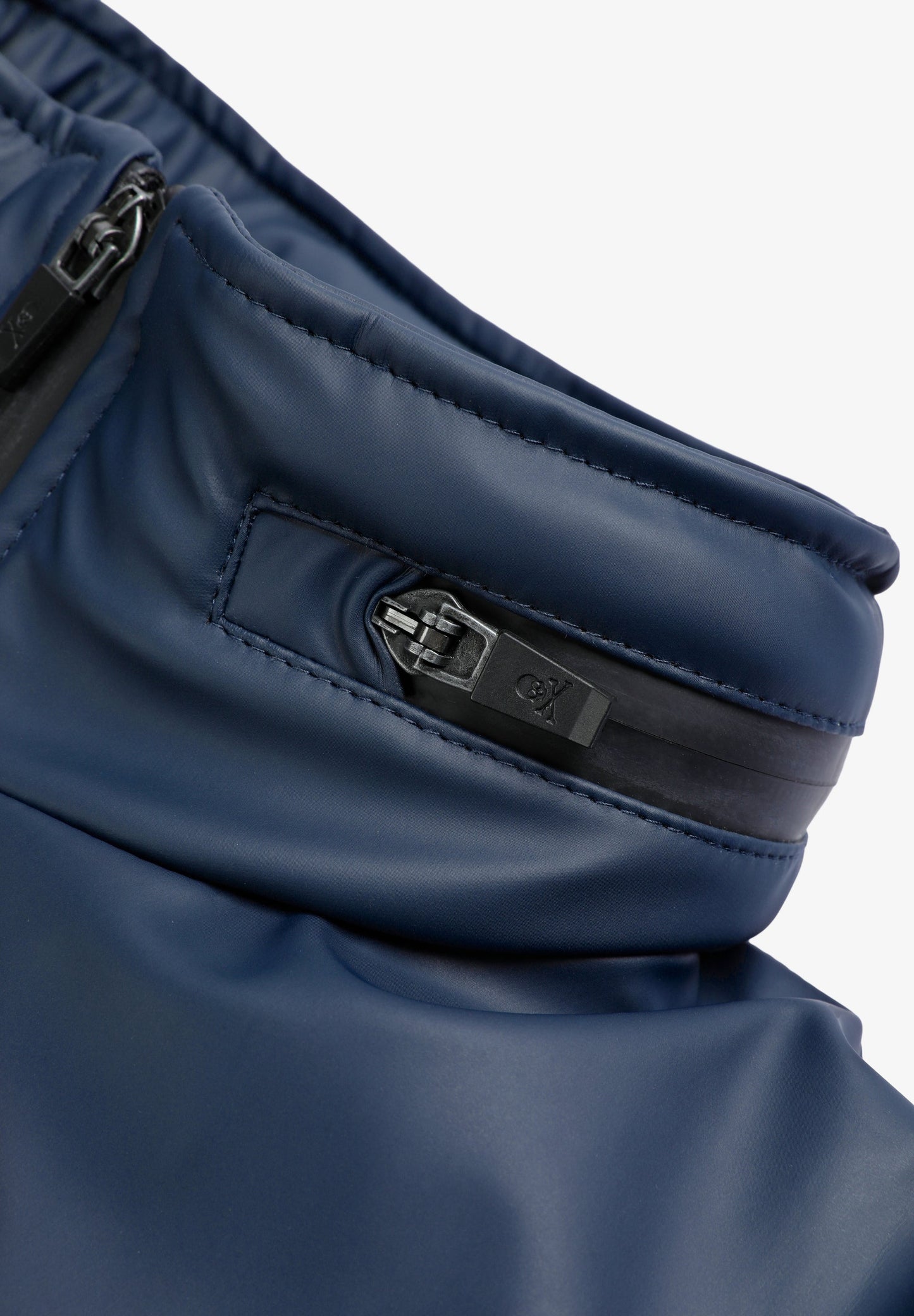 WASSERABWEISENDE JACKE MIT KAPUZE