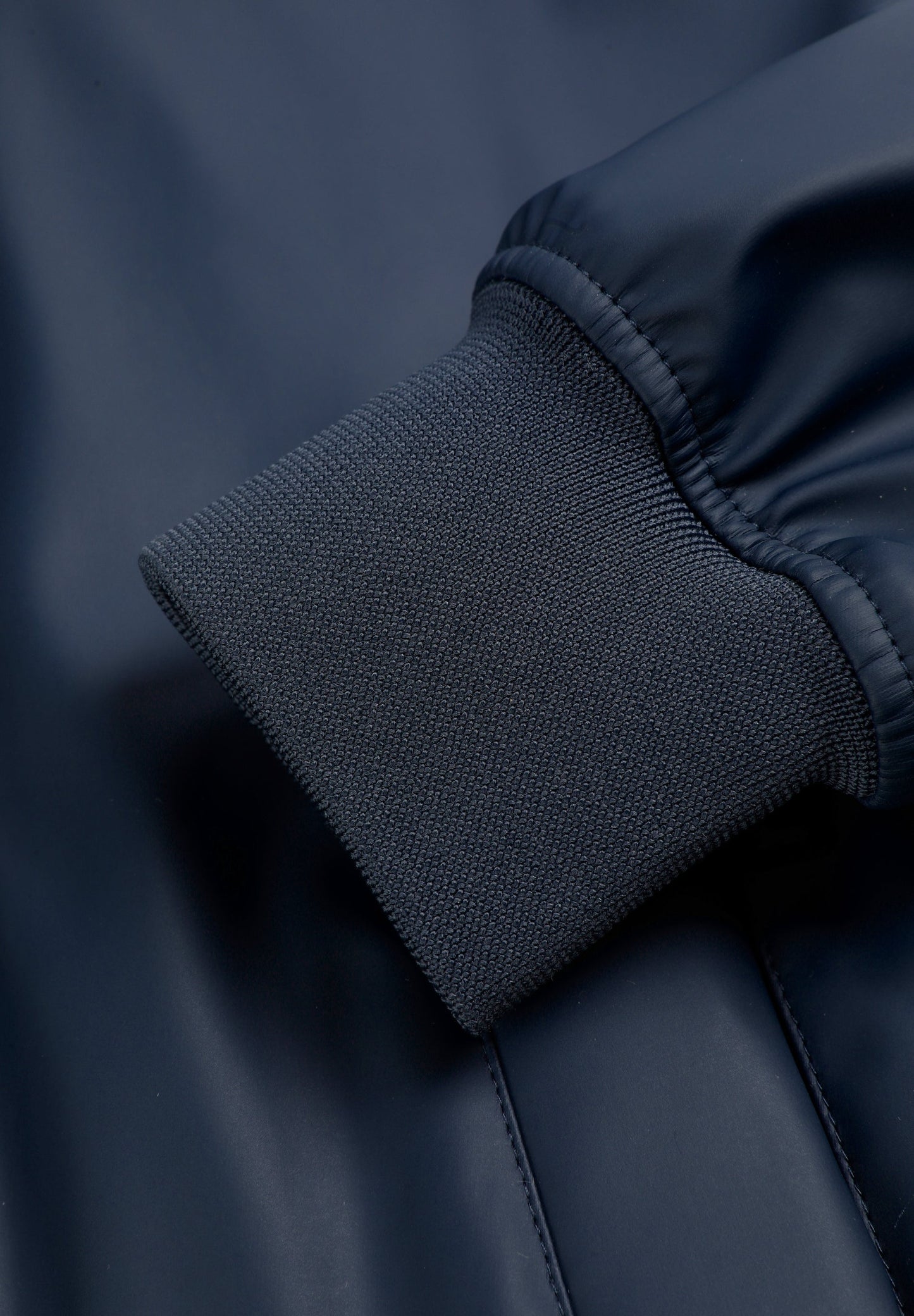 WASSERABWEISENDE JACKE MIT KAPUZE