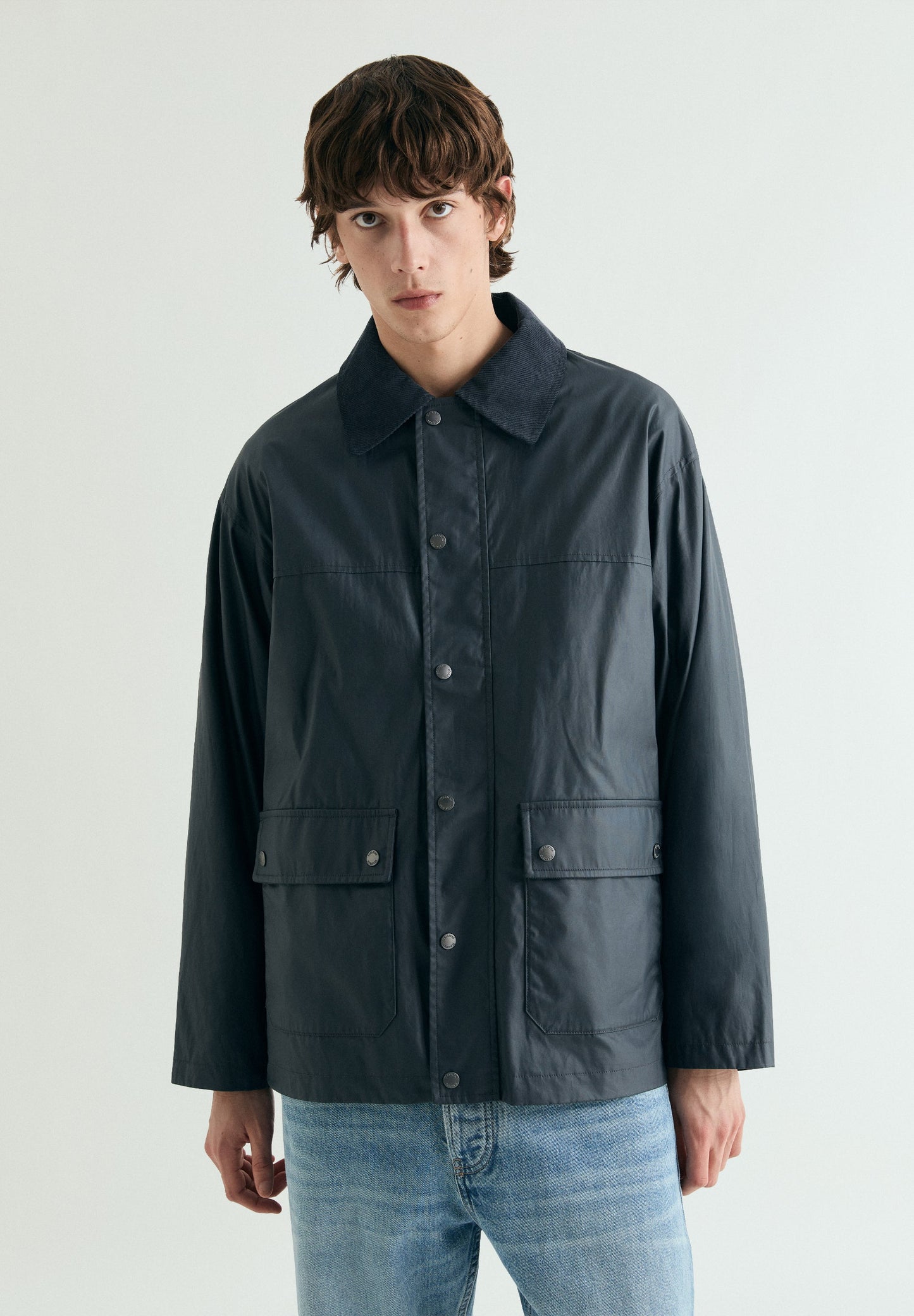 VESTE CIRÉE AVEC BOUTONS-PRESSION