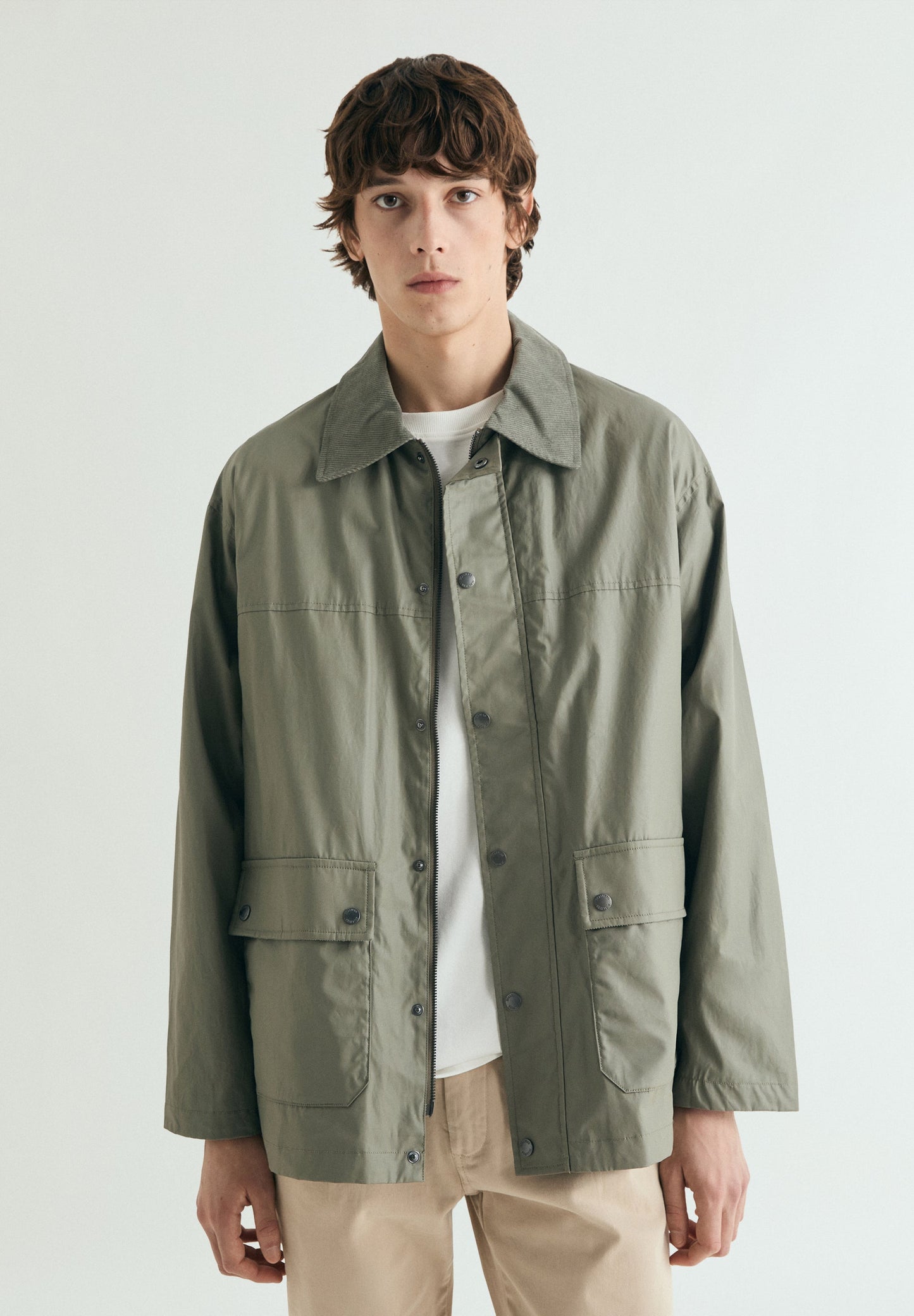 VESTE CIRÉE AVEC BOUTONS-PRESSION