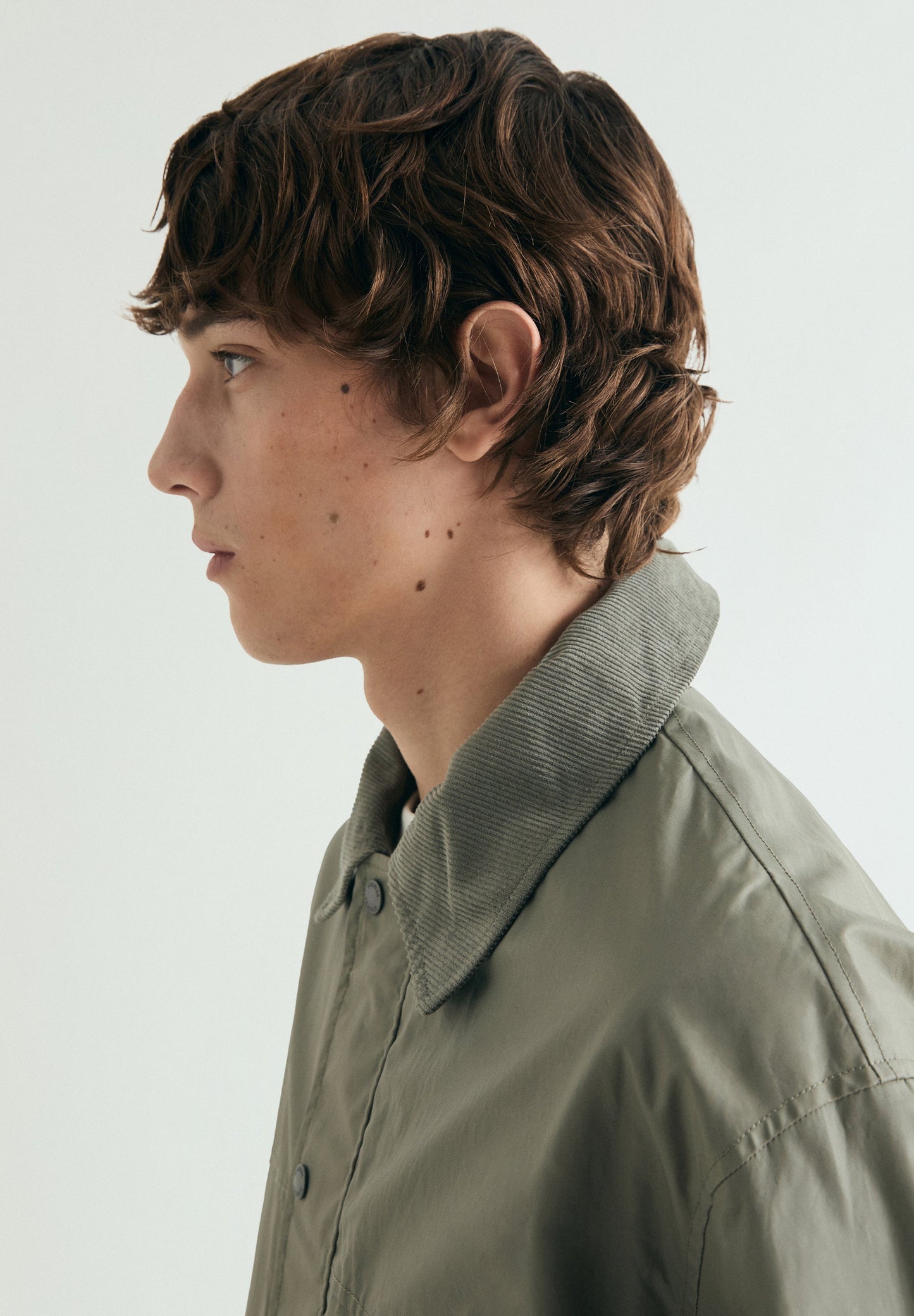 VESTE CIRÉE AVEC BOUTONS-PRESSION