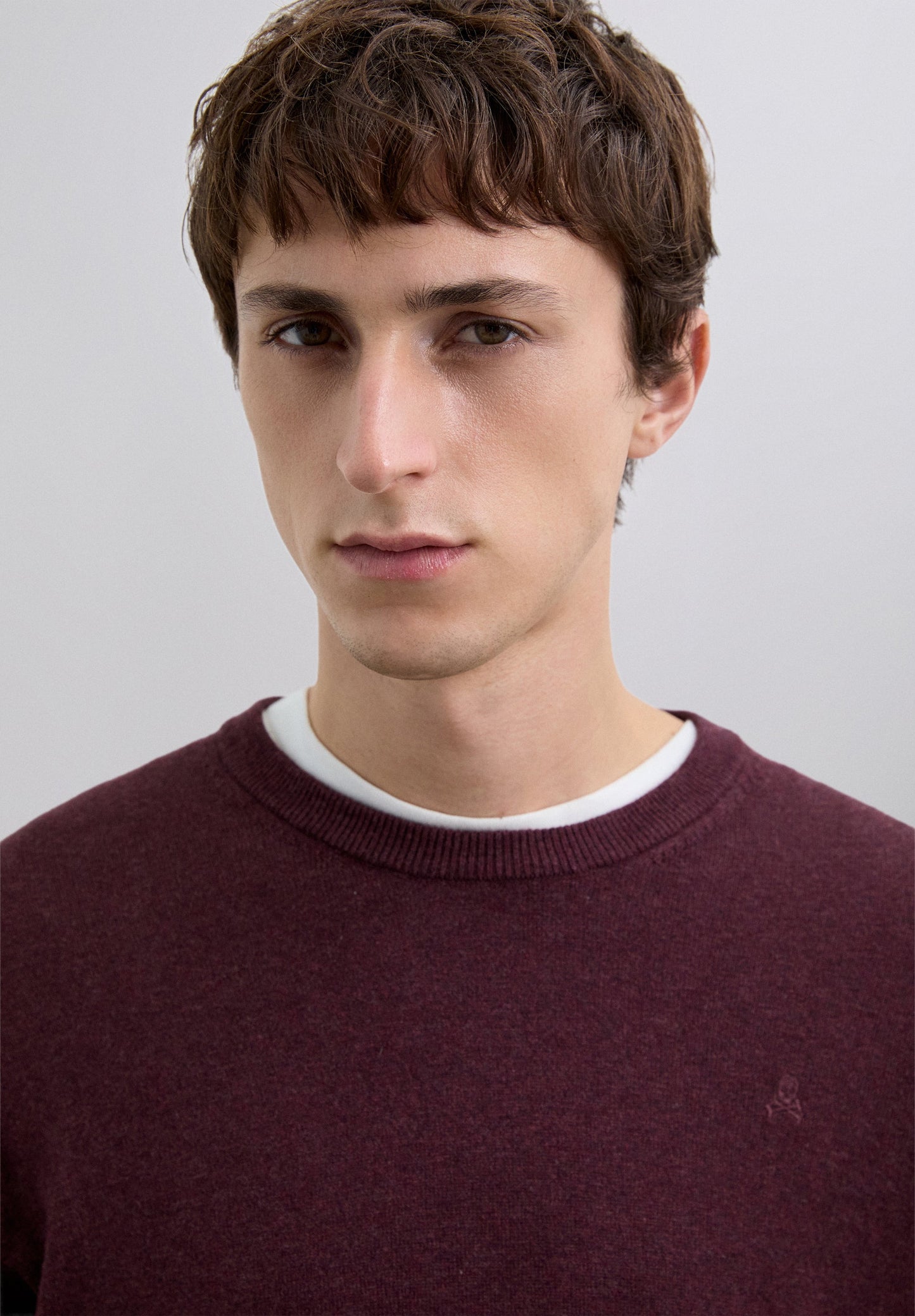 PULLOVER MIT TOTENKOPF-STICKEREI