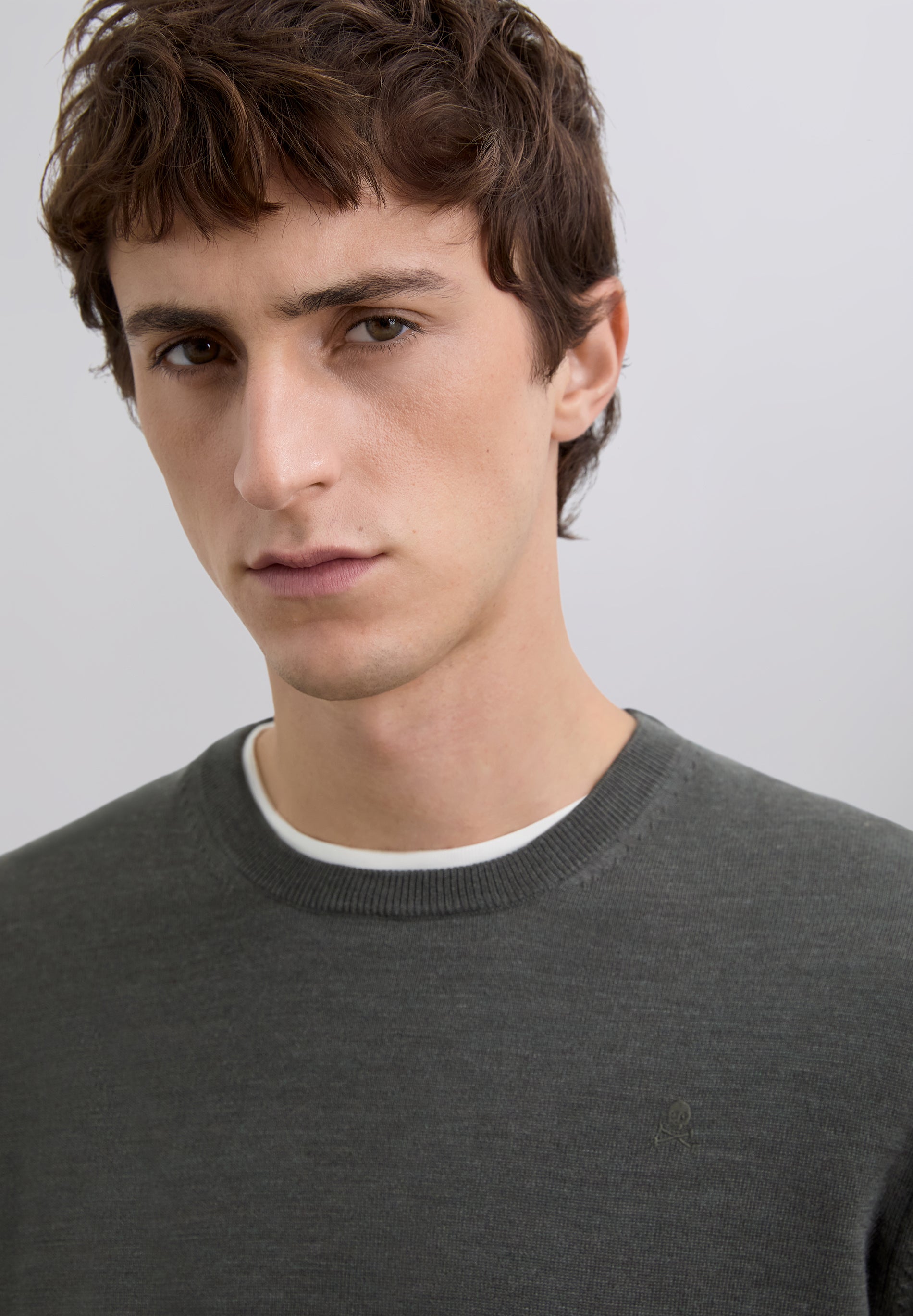 PULL LAINE SKULL BRODÉ