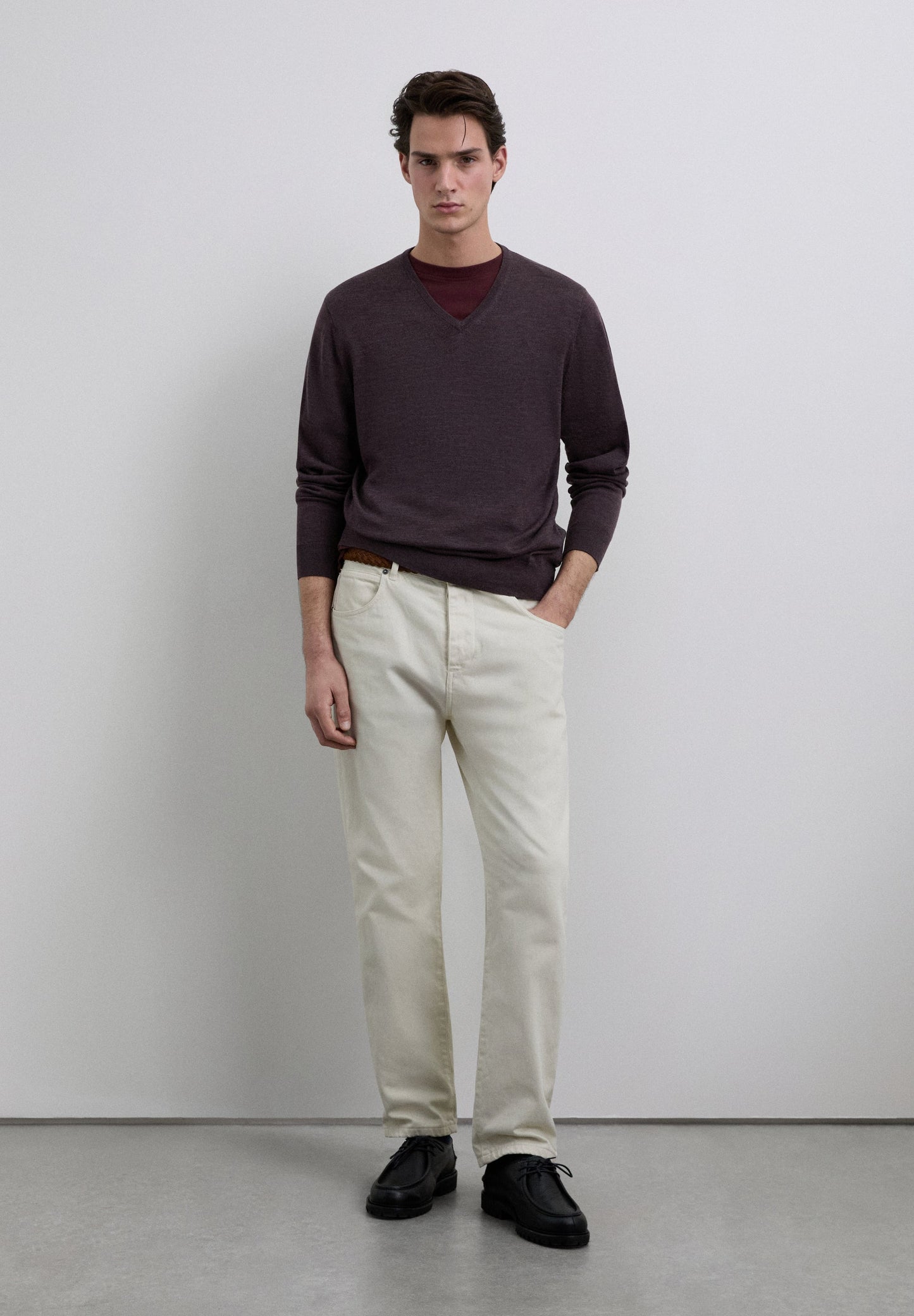 WOLLPULLOVER MIT V-AUSSCHNITT UND TOTENKOPF