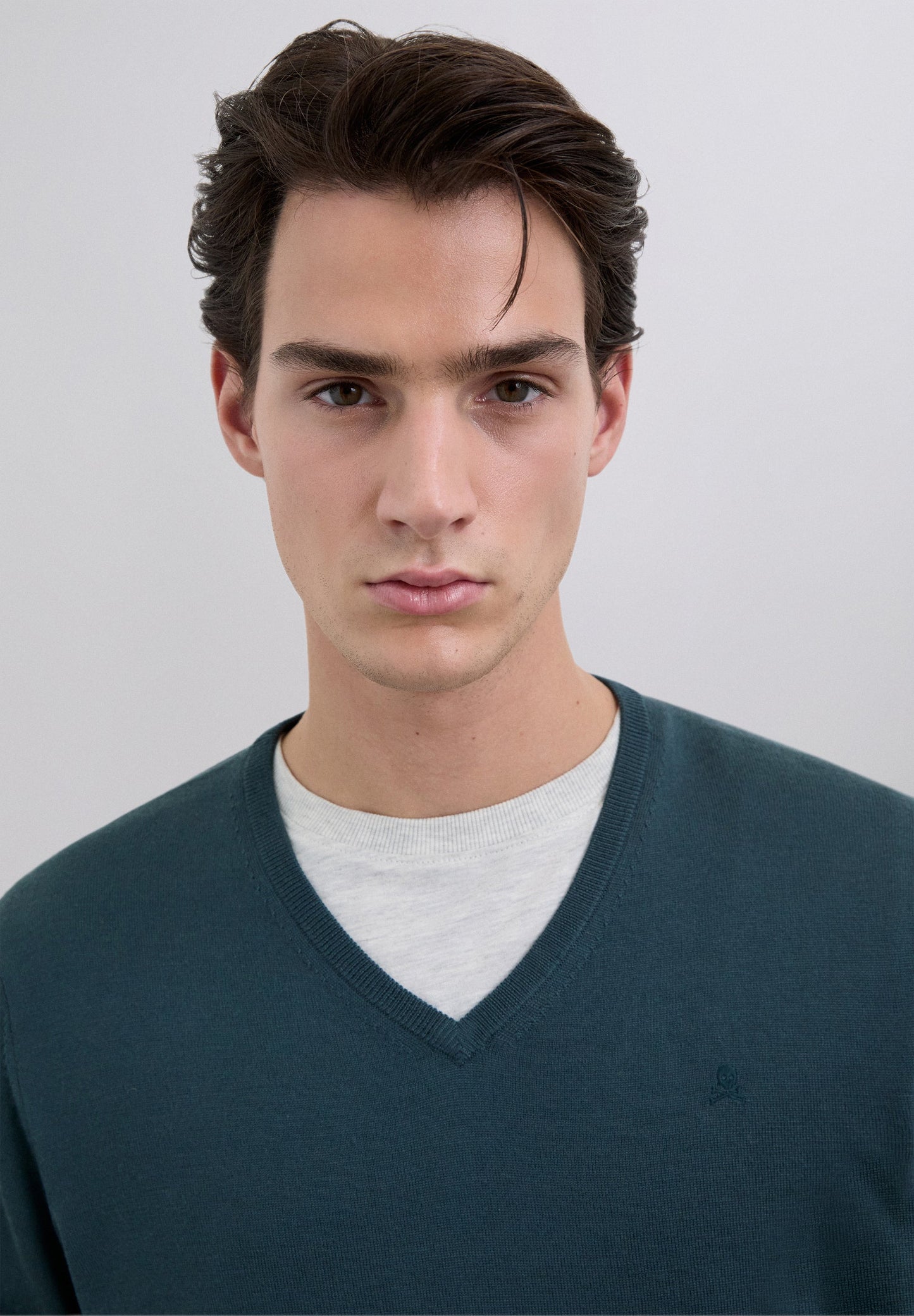 PULL LAINE COL EN V SKULL