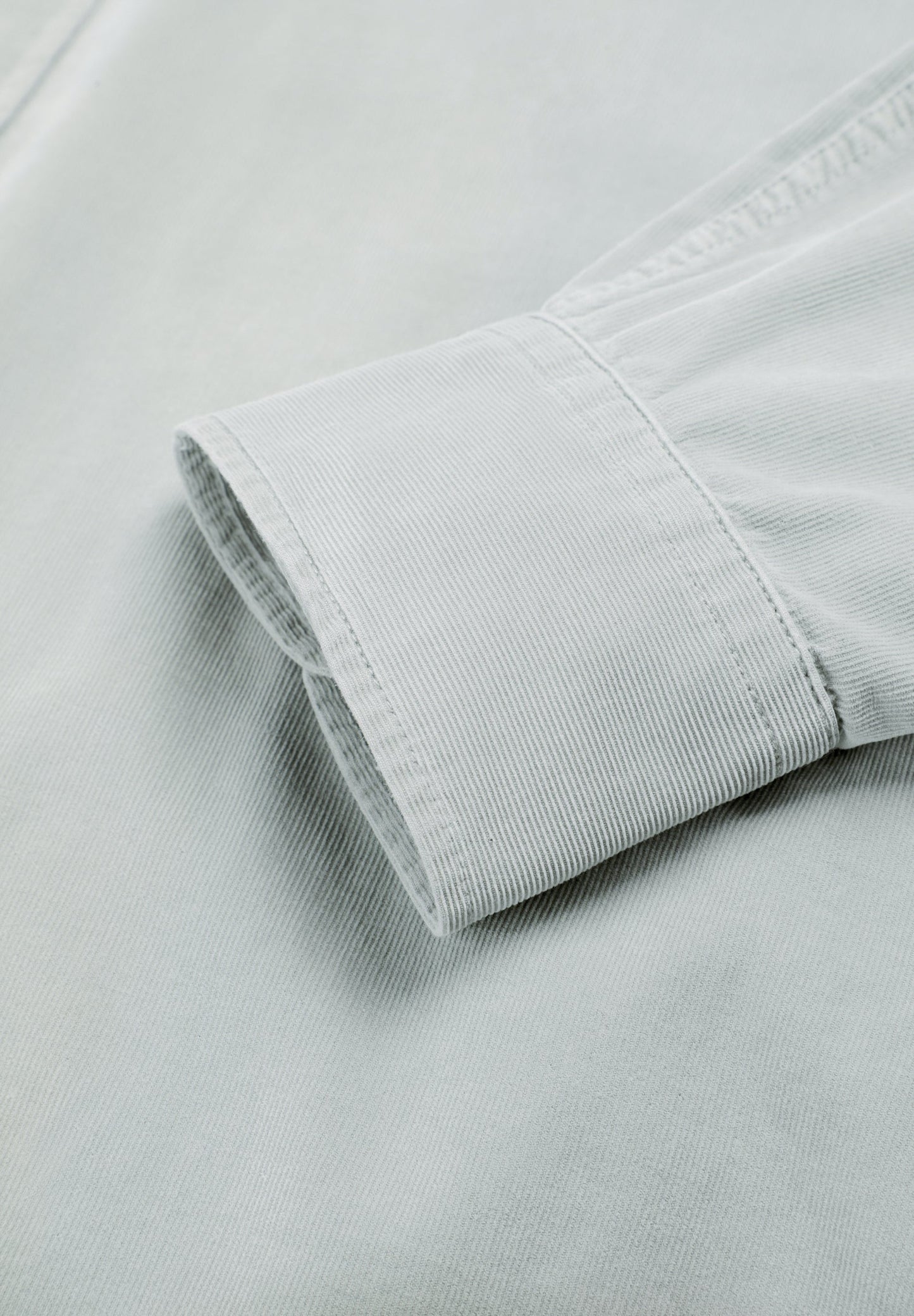 HEMD AUS MIKROCORD MIT TOTENKOPF