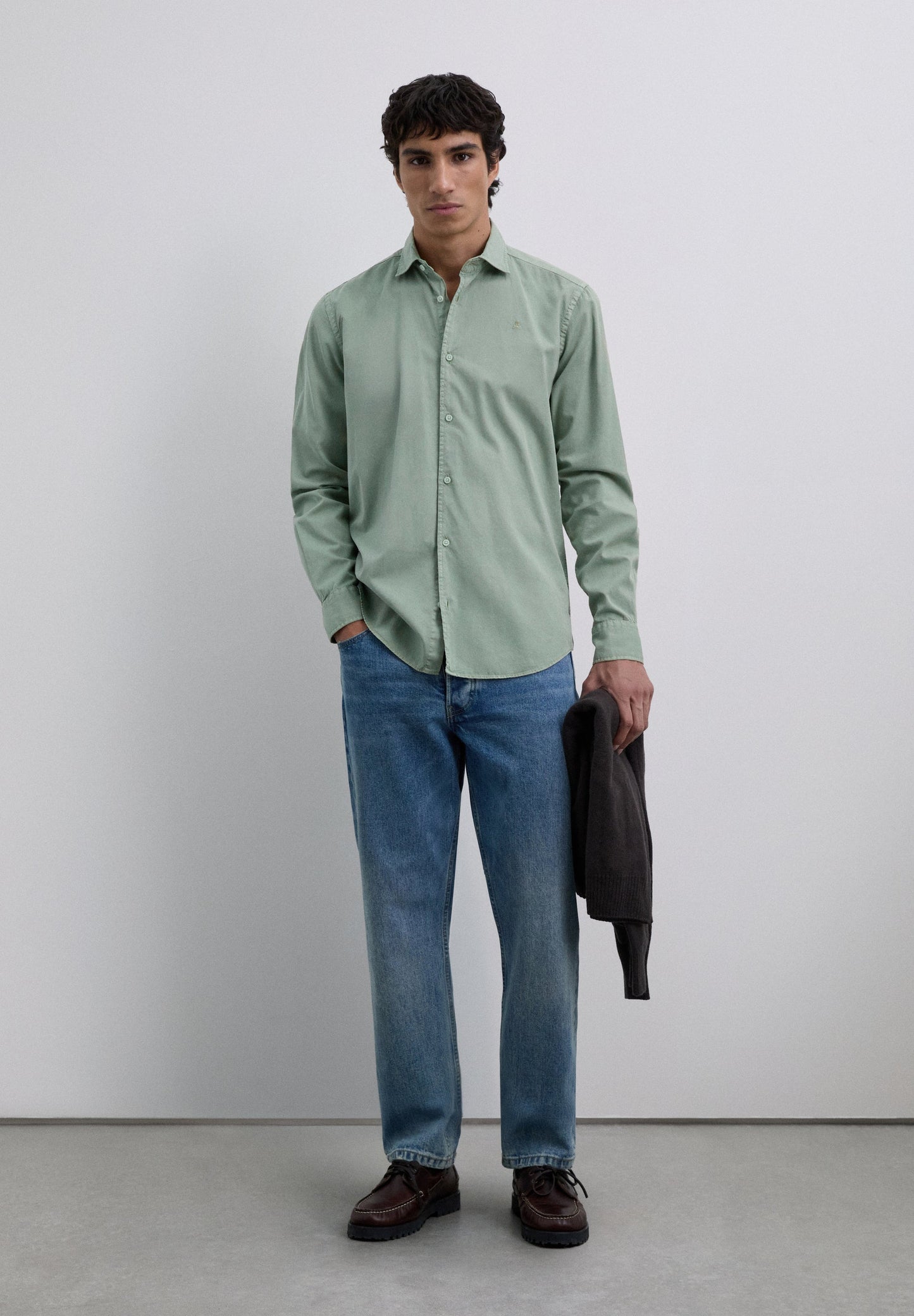 REGULAR FIT EMBROIDERED SHIRT