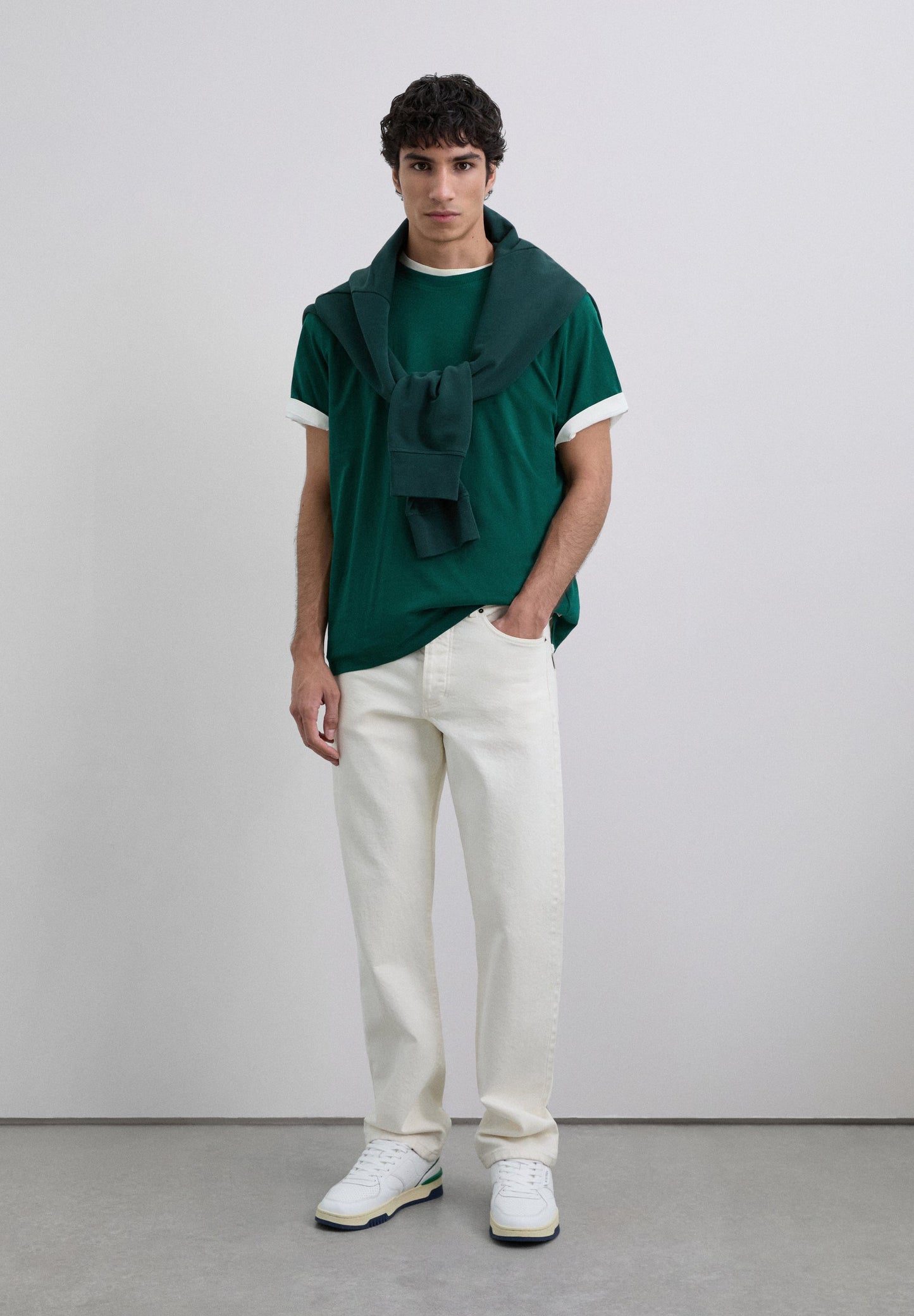 SHIRT MIT AUFGESTICKTEM TOTENKOPF