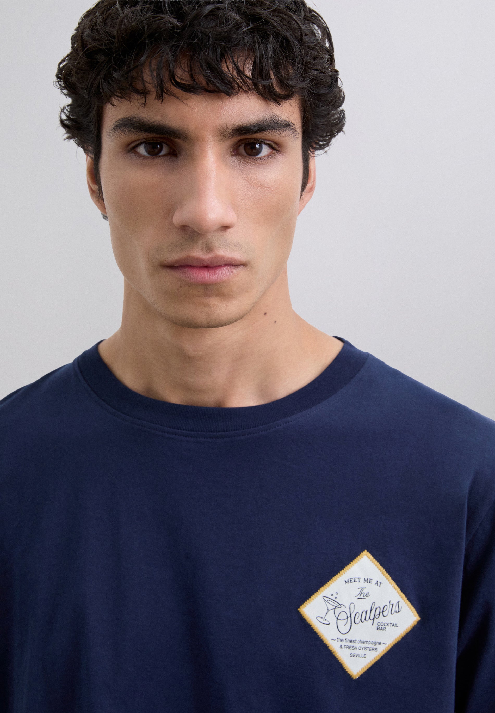 T-SHIRT PATCH GEBORDUURD LOGO