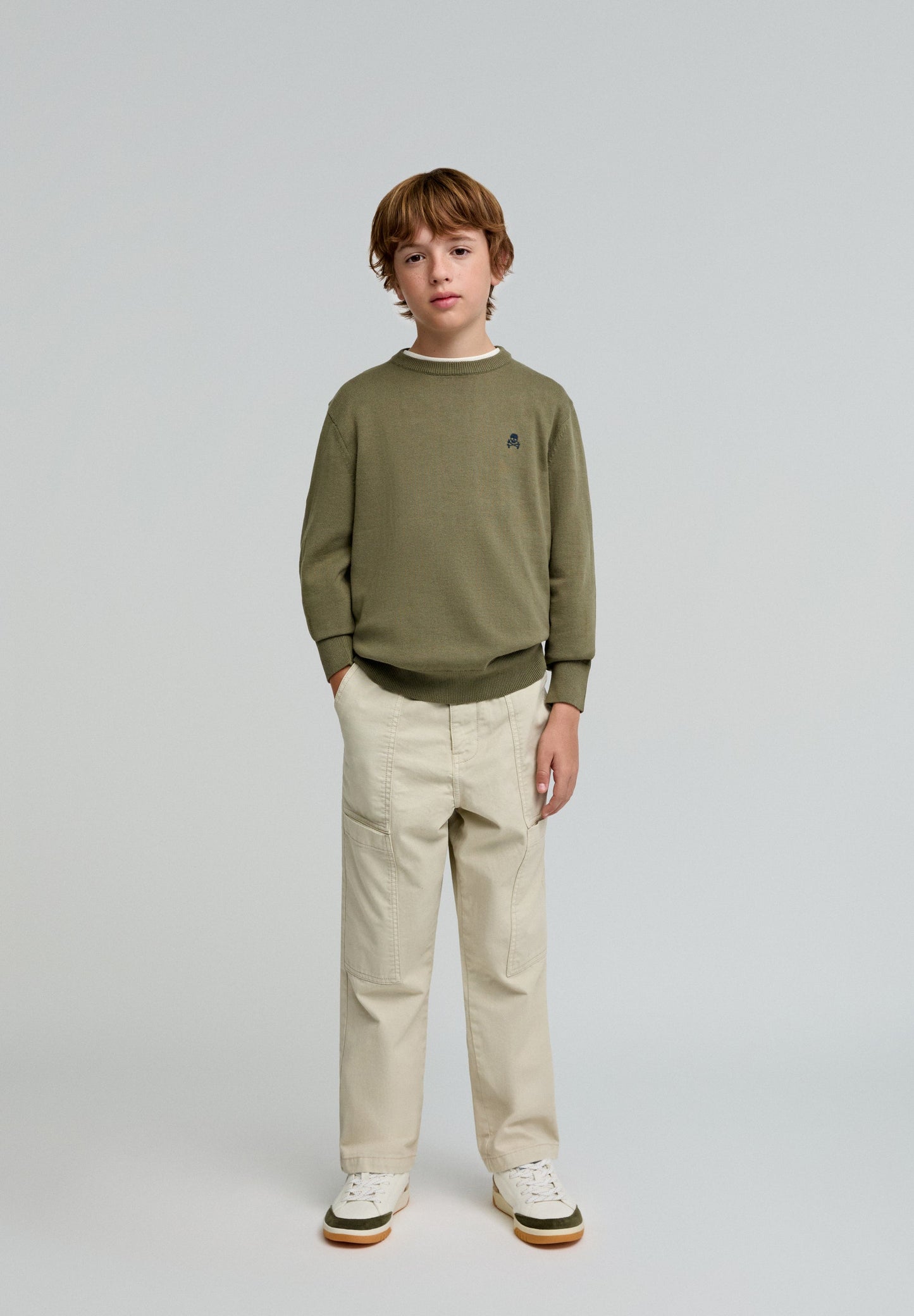 ROUND NECK LOGO SWEATER
