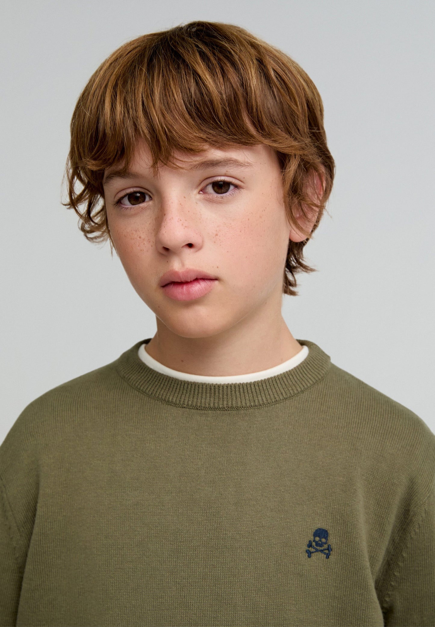 ROUND NECK LOGO SWEATER
