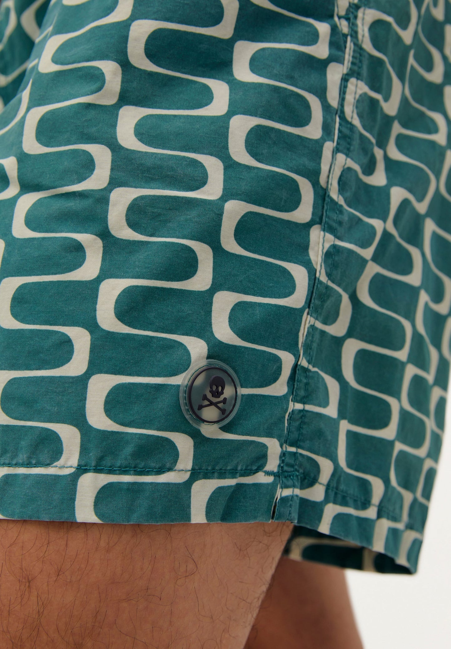 WAVED PRINT SWIMMING TRUNKS