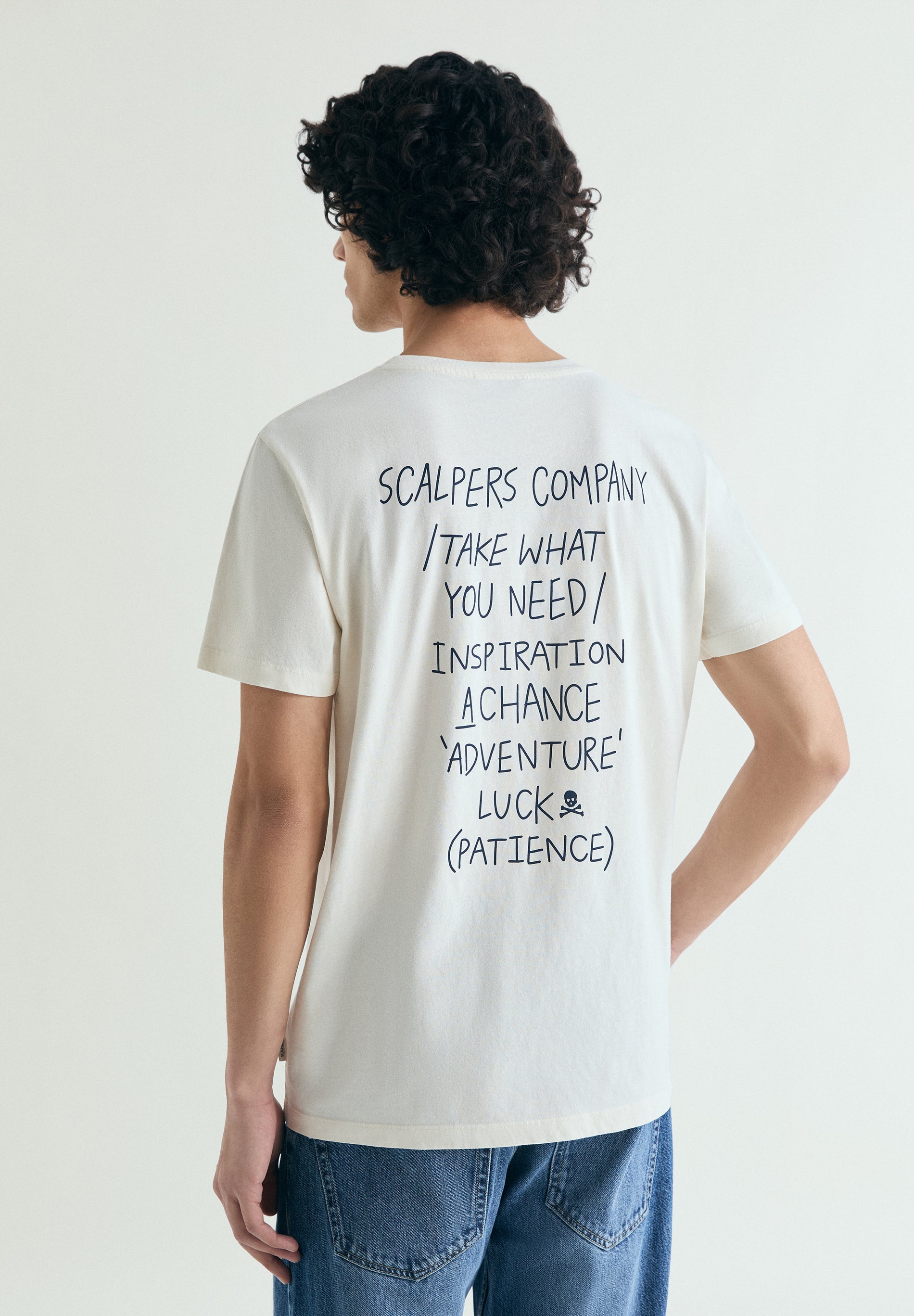 T-SHIRT MIT PRINT UND TASCHE