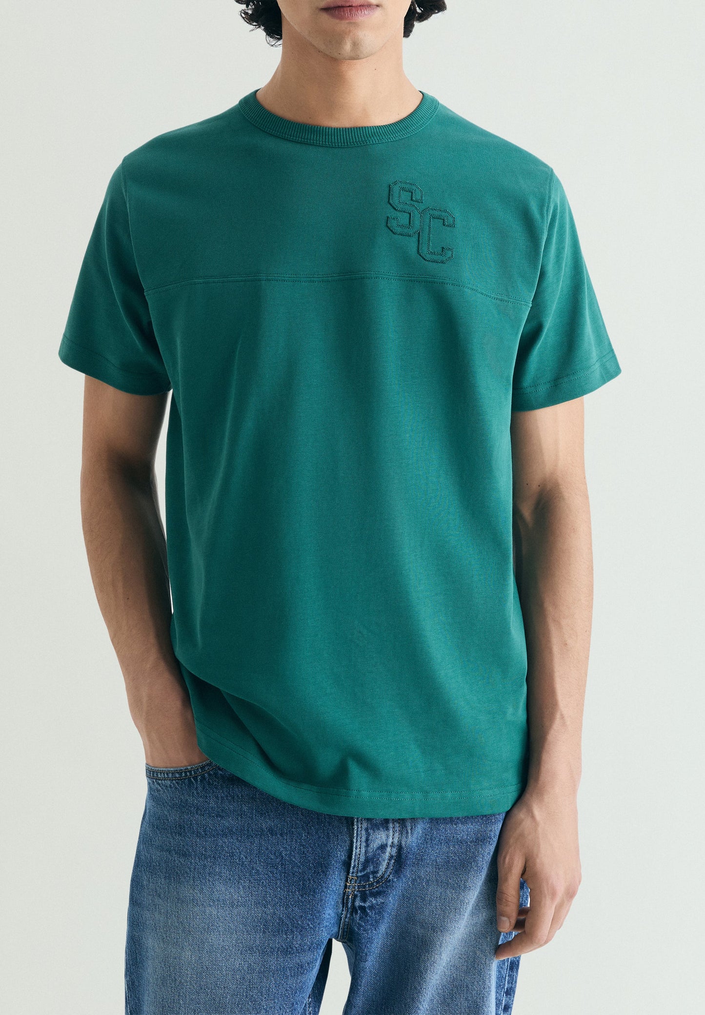 T-SHIRT IM COLLEGE-STIL MIT PRINT