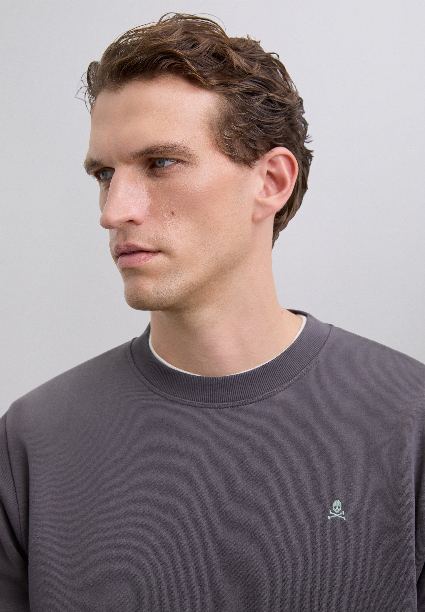 SWEATER DOODSHOOFD GEBORDUURD