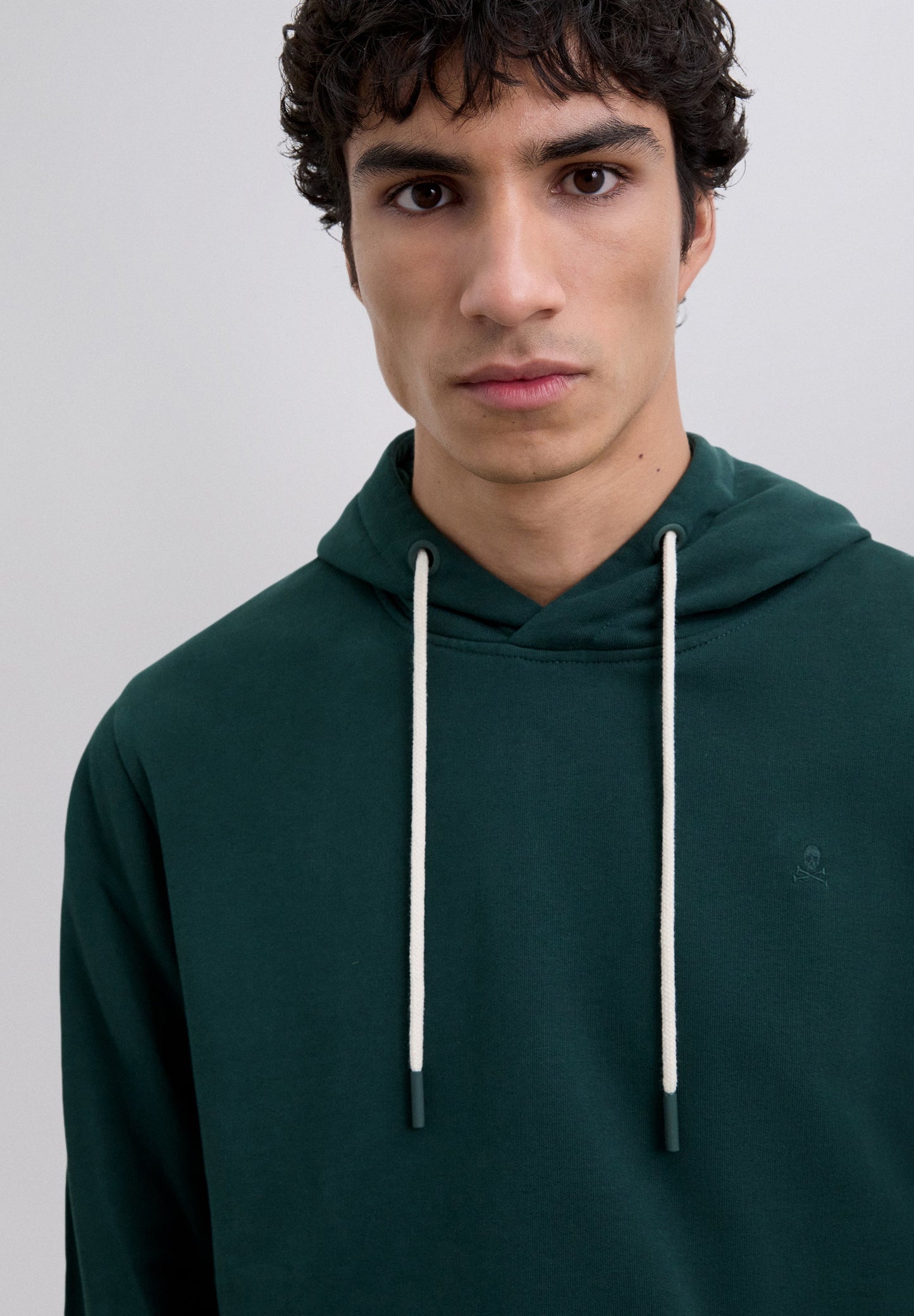 SUDADERA CAPUCHA AJUSTABLE